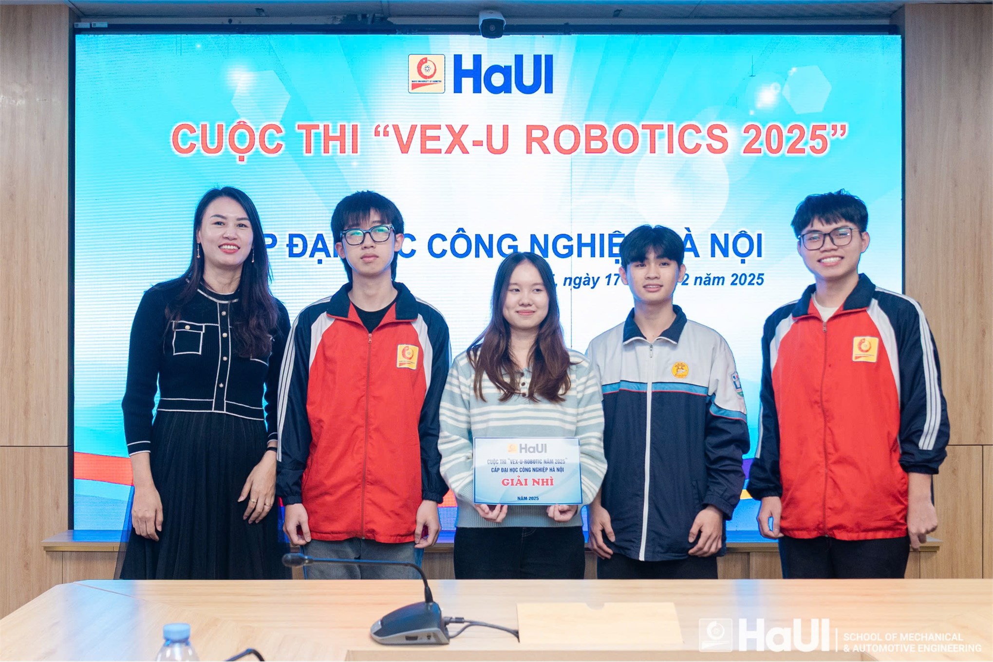 Đội thi SMAE3-HaUI vô địch cuộc thi “VEX-U ROBOTIC NĂM 2025” cấp Đại học Công nghiệp Hà Nội, là đại diện chính thức tham gia vòng Quốc gia được tổ chức tại Thái Lan