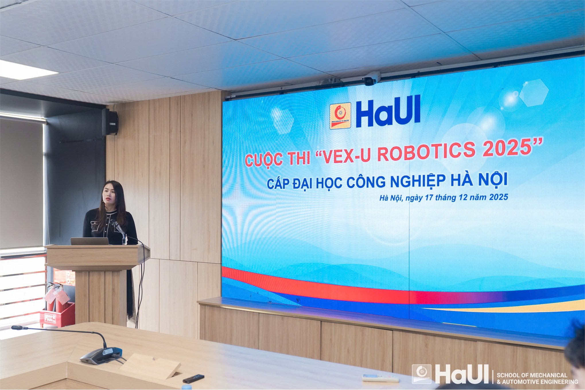 Đội thi SMAE3-HaUI vô địch cuộc thi “VEX-U ROBOTIC NĂM 2025” cấp Đại học Công nghiệp Hà Nội, là đại diện chính thức tham gia vòng Quốc gia được tổ chức tại Thái Lan