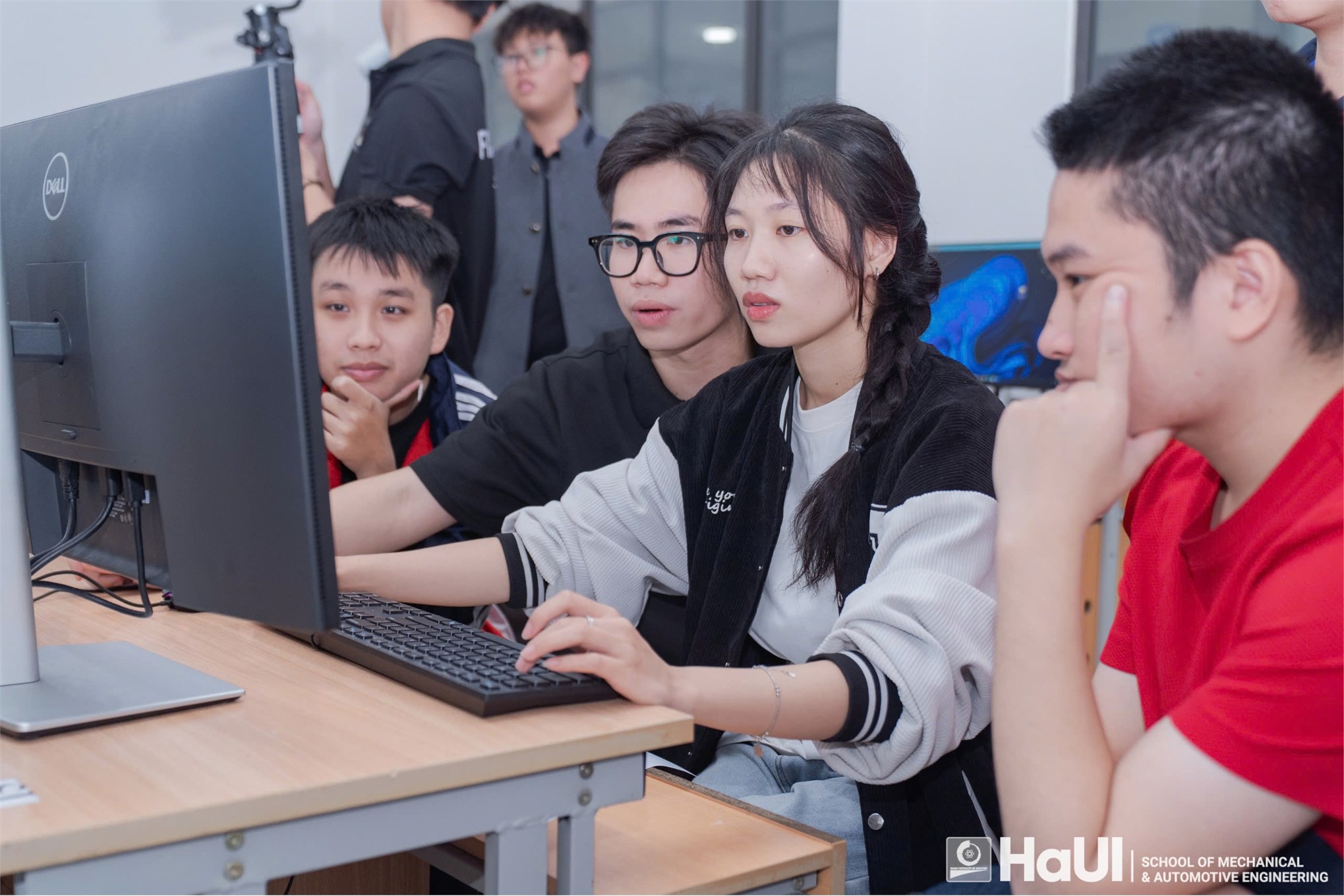 Đội thi SMAE3-HaUI vô địch cuộc thi “VEX-U ROBOTIC NĂM 2025” cấp Đại học Công nghiệp Hà Nội, là đại diện chính thức tham gia vòng Quốc gia được tổ chức tại Thái Lan