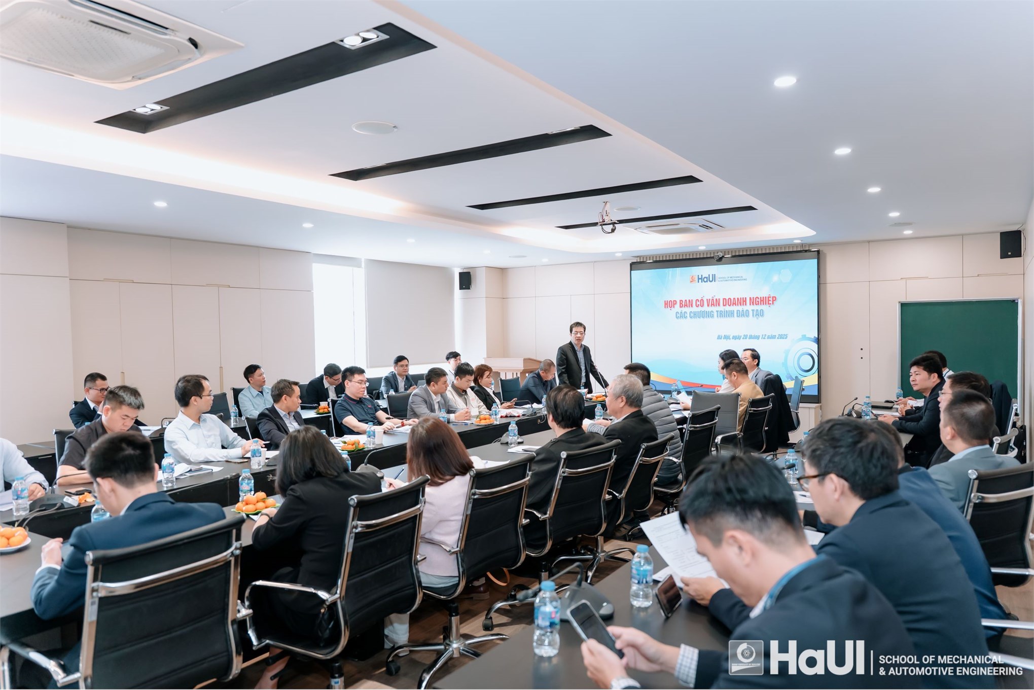 Họp Ban cố vấn doanh nghiệp các chương trình đào tạo năm học 2025 – 2026 tại Trường Cơ khí – Ô tô