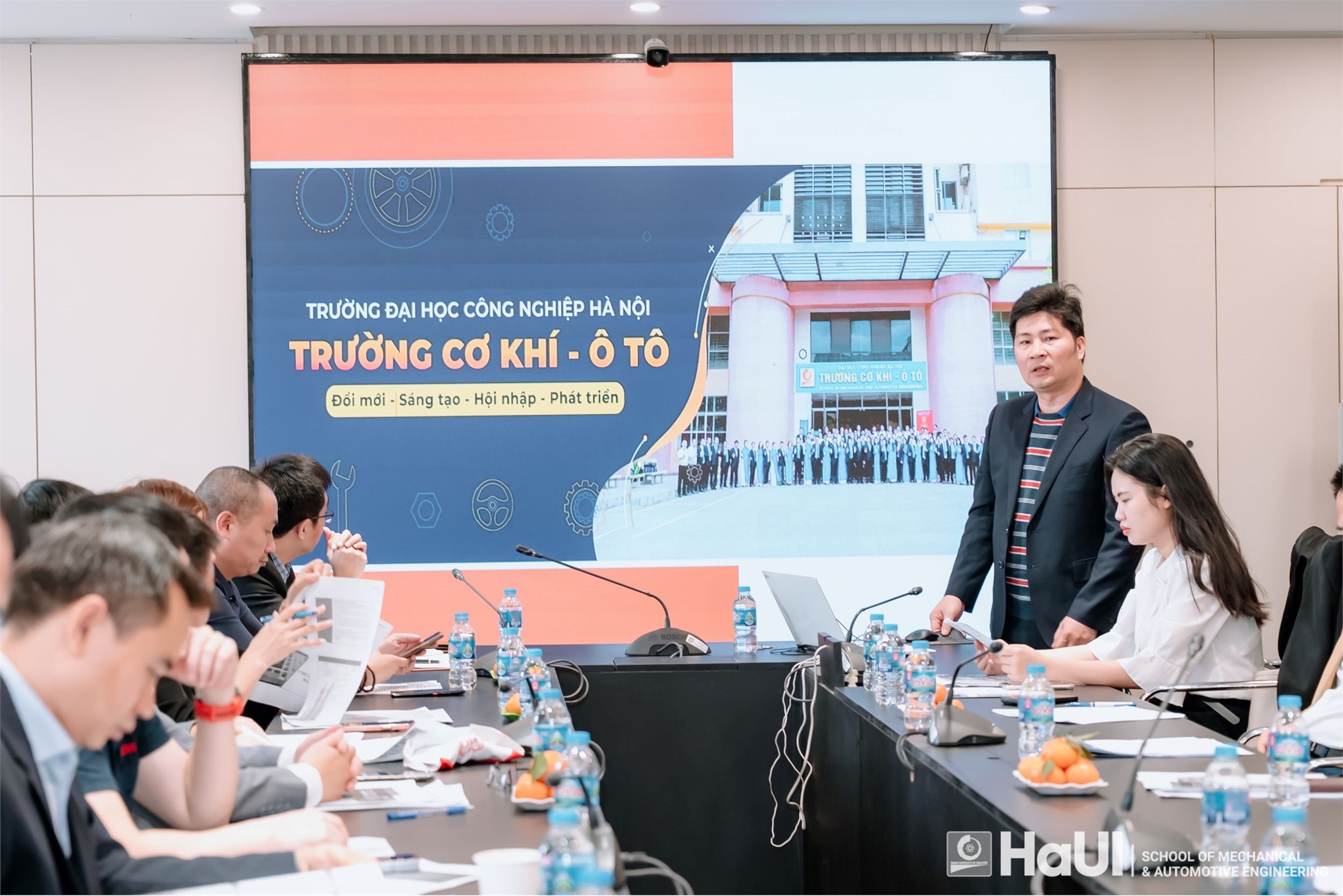 Họp Ban cố vấn doanh nghiệp các chương trình đào tạo năm học 2025 – 2026 tại Trường Cơ khí – Ô tô