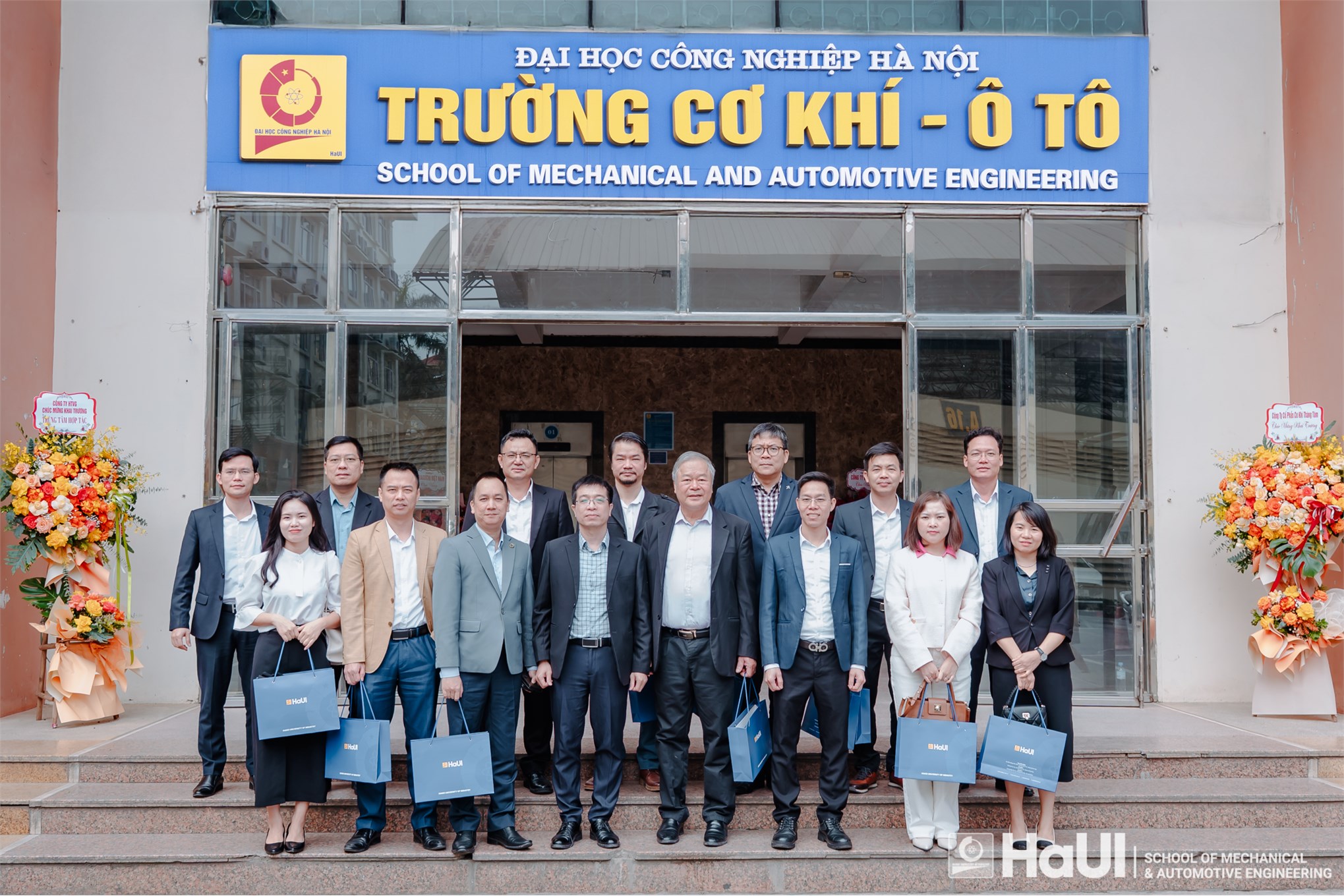 Họp Ban cố vấn doanh nghiệp các chương trình đào tạo năm học 2025 – 2026 tại Trường Cơ khí – Ô tô