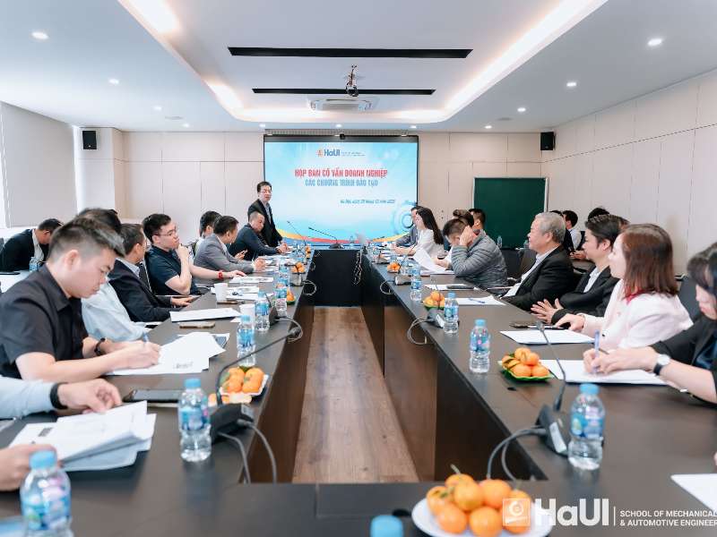 Họp Ban cố vấn doanh nghiệp các chương trình đào tạo năm học 2025 – 2026 tại Trường Cơ khí – Ô tô