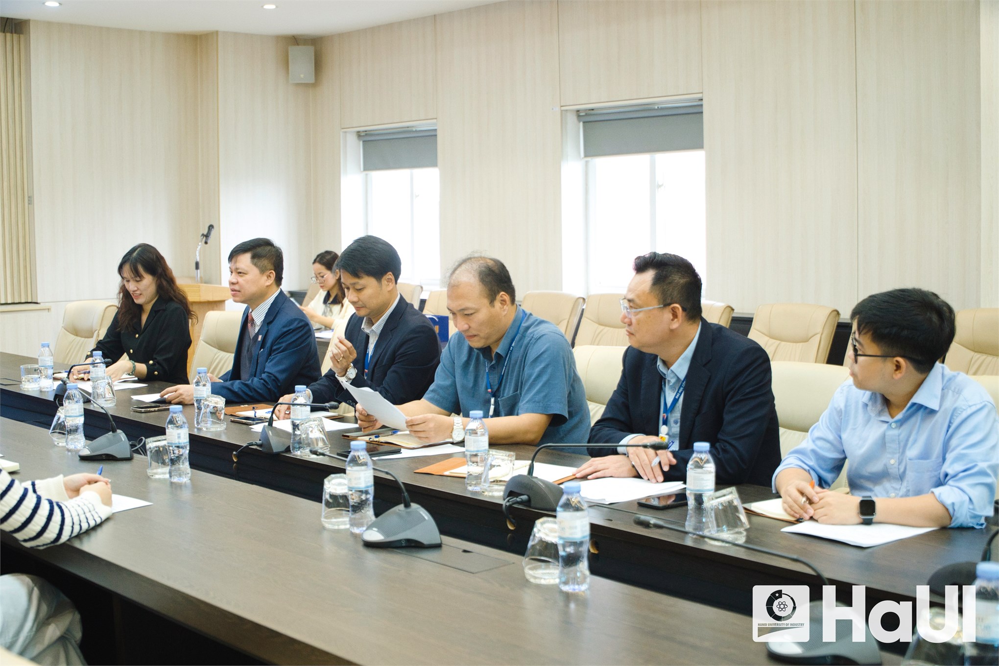 Đại học Công nghiệp Hà Nội làm việc với `Gã khổng lồ` công nghệ quang học Biel Crystal