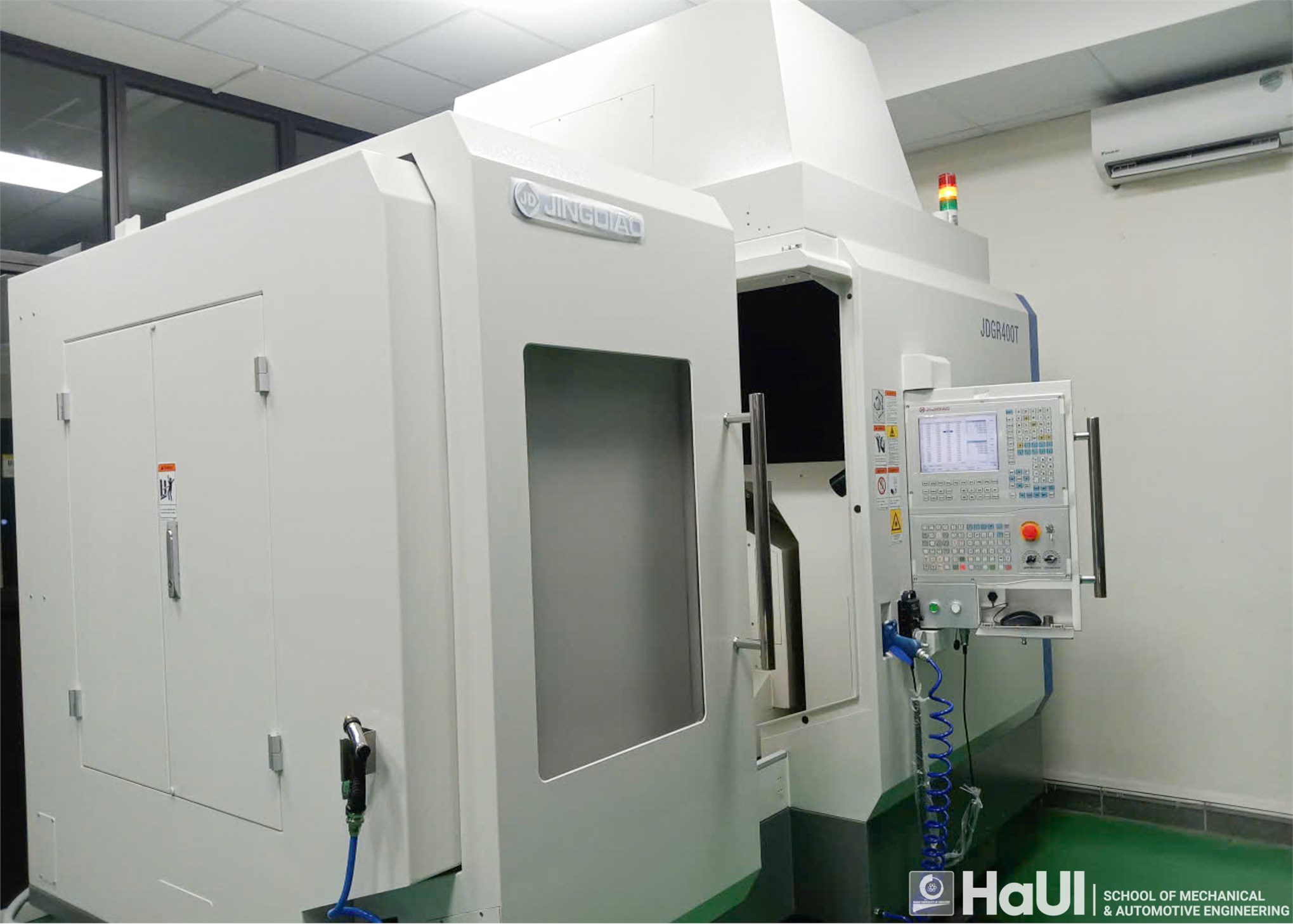 Integrating advanced manufacturing technology into training: Hanoi University of Industry inaugurated 5-Axis CNC Machine Room.
