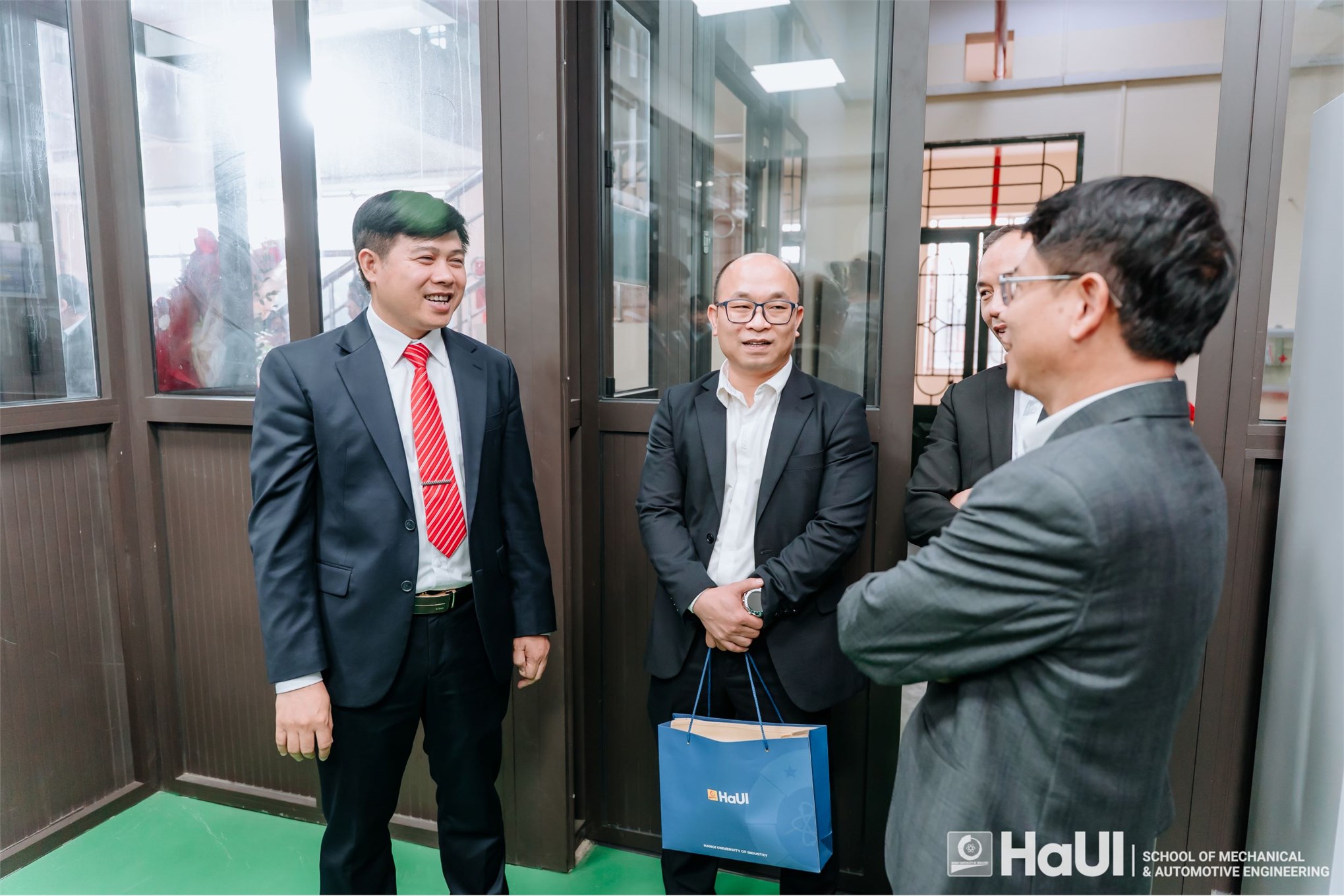 Integrating advanced manufacturing technology into training: Hanoi University of Industry inaugurated 5-Axis CNC Machine Room.