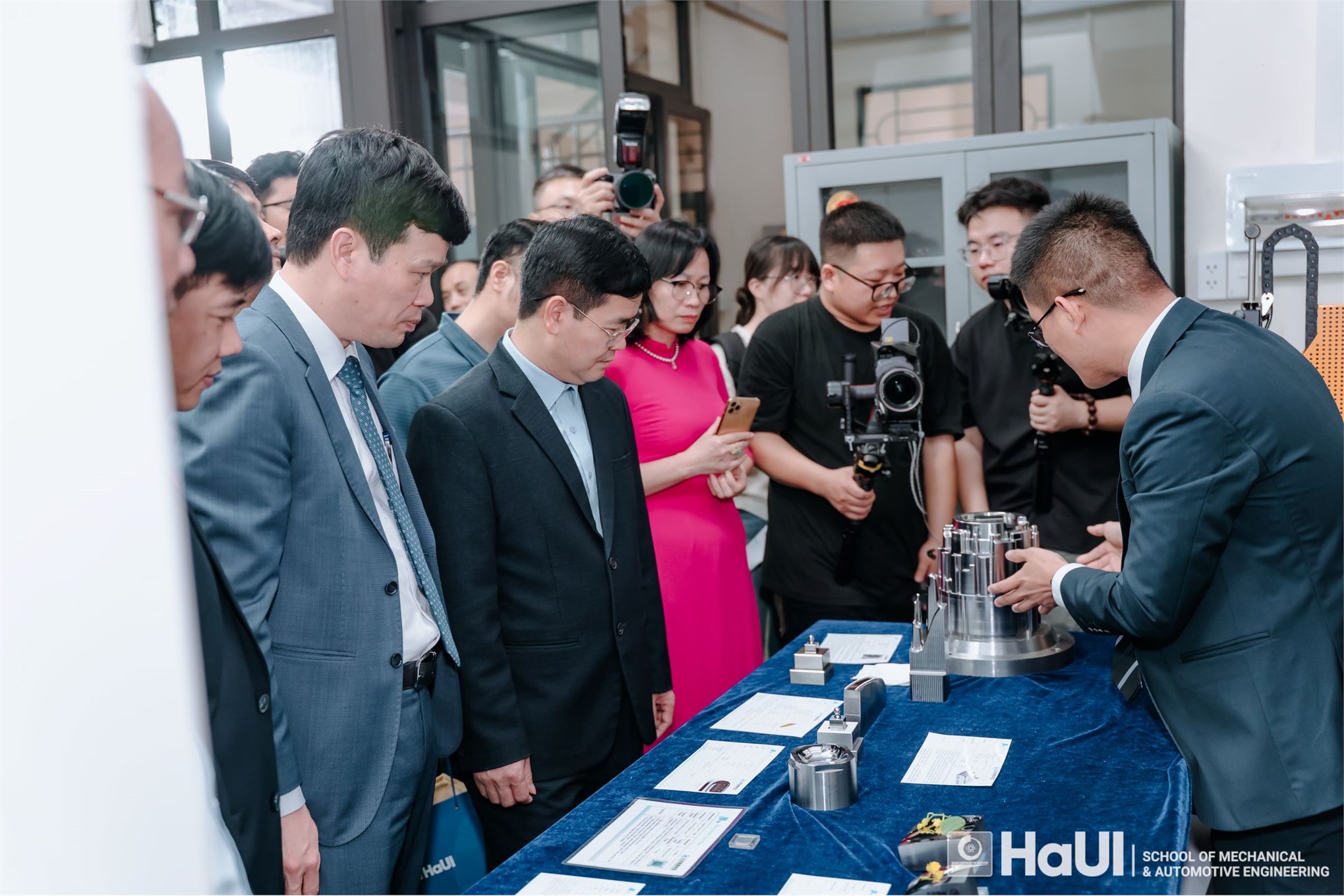 Integrating advanced manufacturing technology into training: Hanoi University of Industry inaugurated 5-Axis CNC Machine Room.