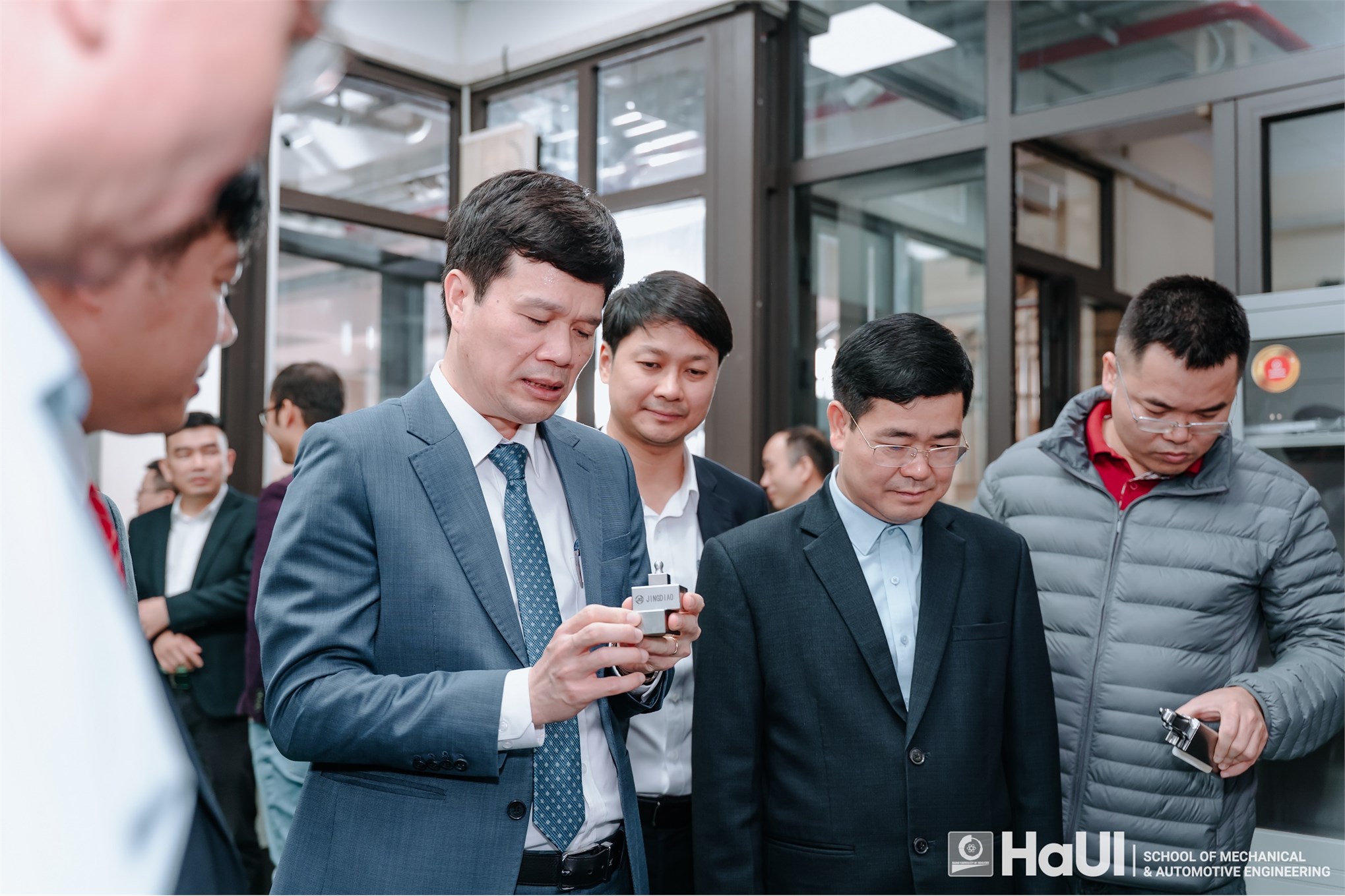 Integrating advanced manufacturing technology into training: Hanoi University of Industry inaugurated 5-Axis CNC Machine Room.