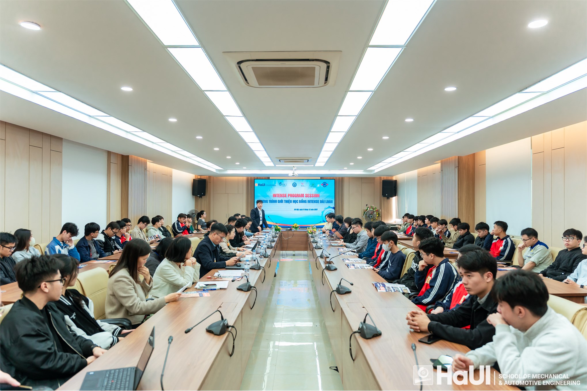Study Abroad and Career Development Opportunities for Students of the School of Mechanical and Automotive Engineering at the INTENSE Taiwan (China) Scholarship Introduction Program
