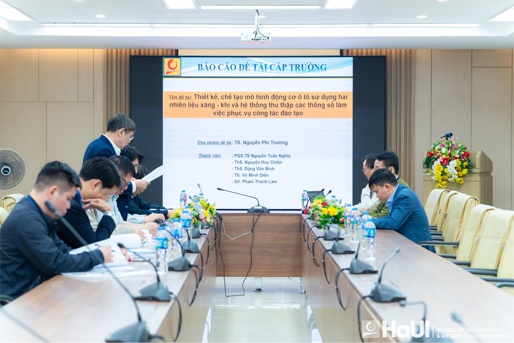 Nghiệm thu đề tài cấp trường: “Thiết kế, chế tạo mô hình động cơ ô tô sử dụng 2 nhiên liệu xăng - khí và hệ thống thu thập các thông số làm việc phục vụ công tác đào tạo”