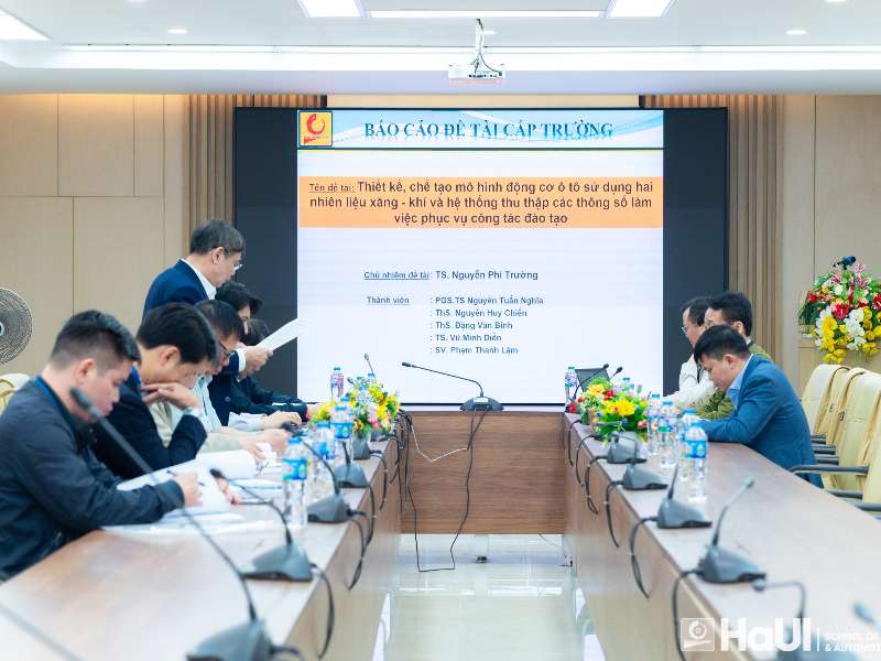 Nghiệm thu đề tài cấp trường: “Thiết kế, chế tạo mô hình động cơ ô tô sử dụng 2 nhiên liệu xăng - khí và hệ thống thu thập các thông số làm việc phục vụ công tác đào tạo”