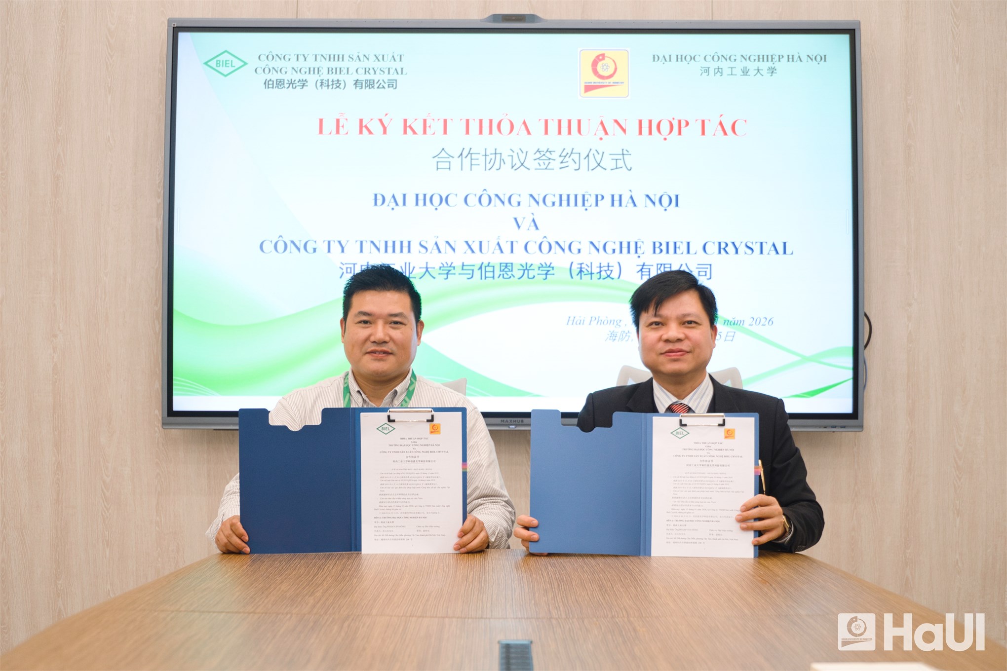 Đại học Công nghiệp Hà Nội và Biel Crystal ký kết thỏa thuận hợp tác đào tạo và tuyển dụng nguồn nhân lực chất lượng cao