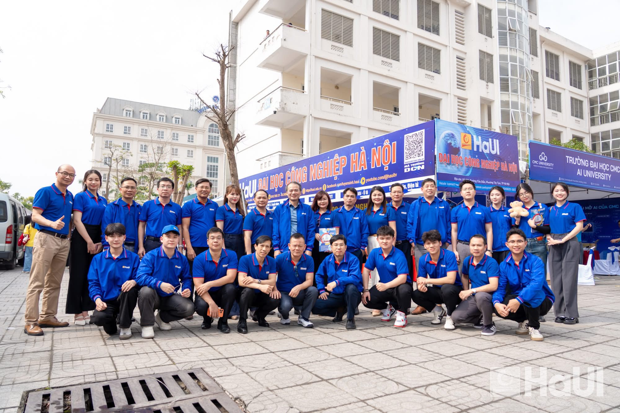 Trường Cơ khí – Ô tô, HaUI đồng hành cùng học sinh tại Nghệ An và Thanh Hóa trong Chương trình tư vấn tuyển sinh 2026