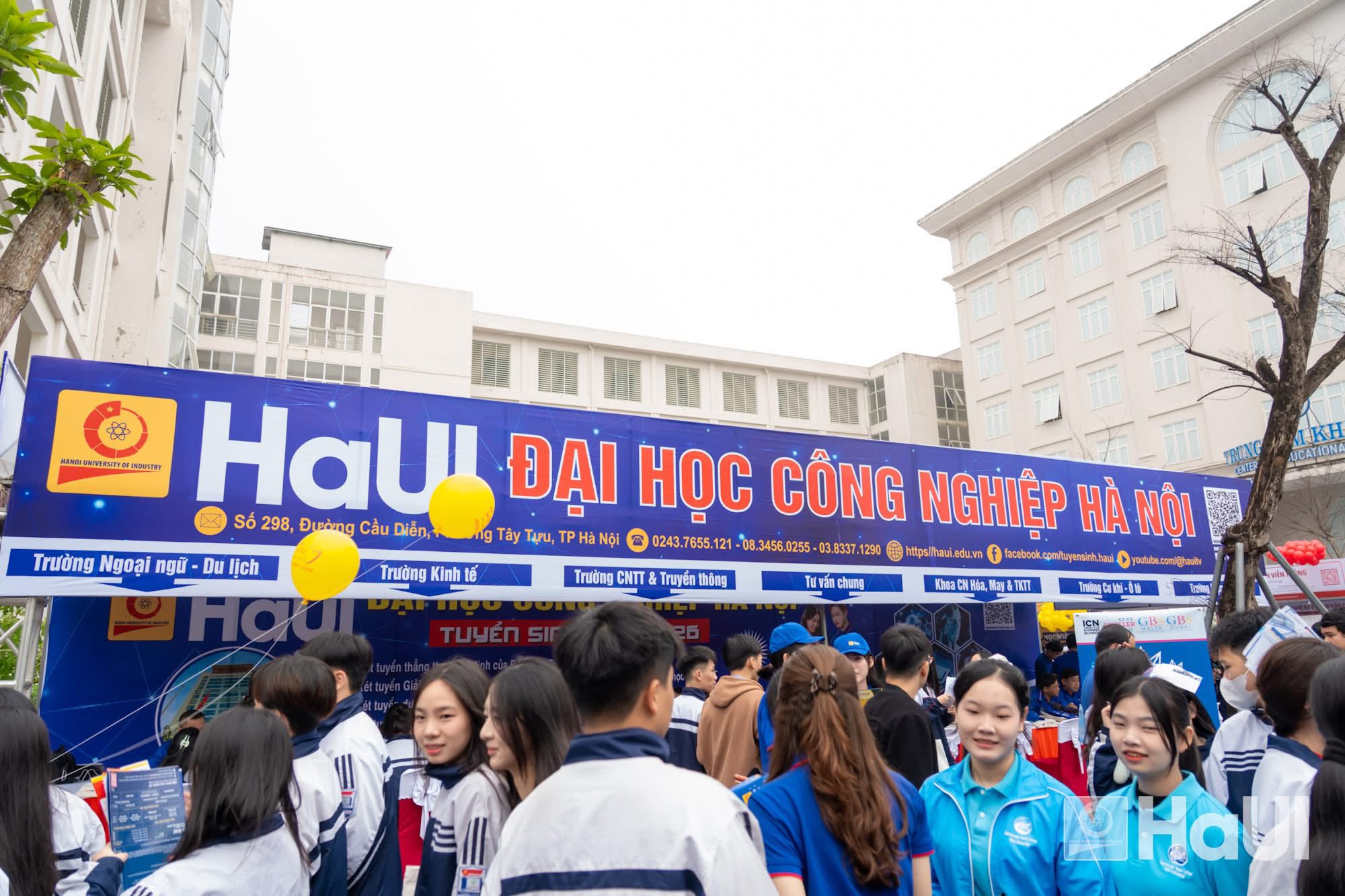 Trường Cơ khí – Ô tô, HaUI đồng hành cùng học sinh tại Nghệ An và Thanh Hóa trong Chương trình tư vấn tuyển sinh 2026