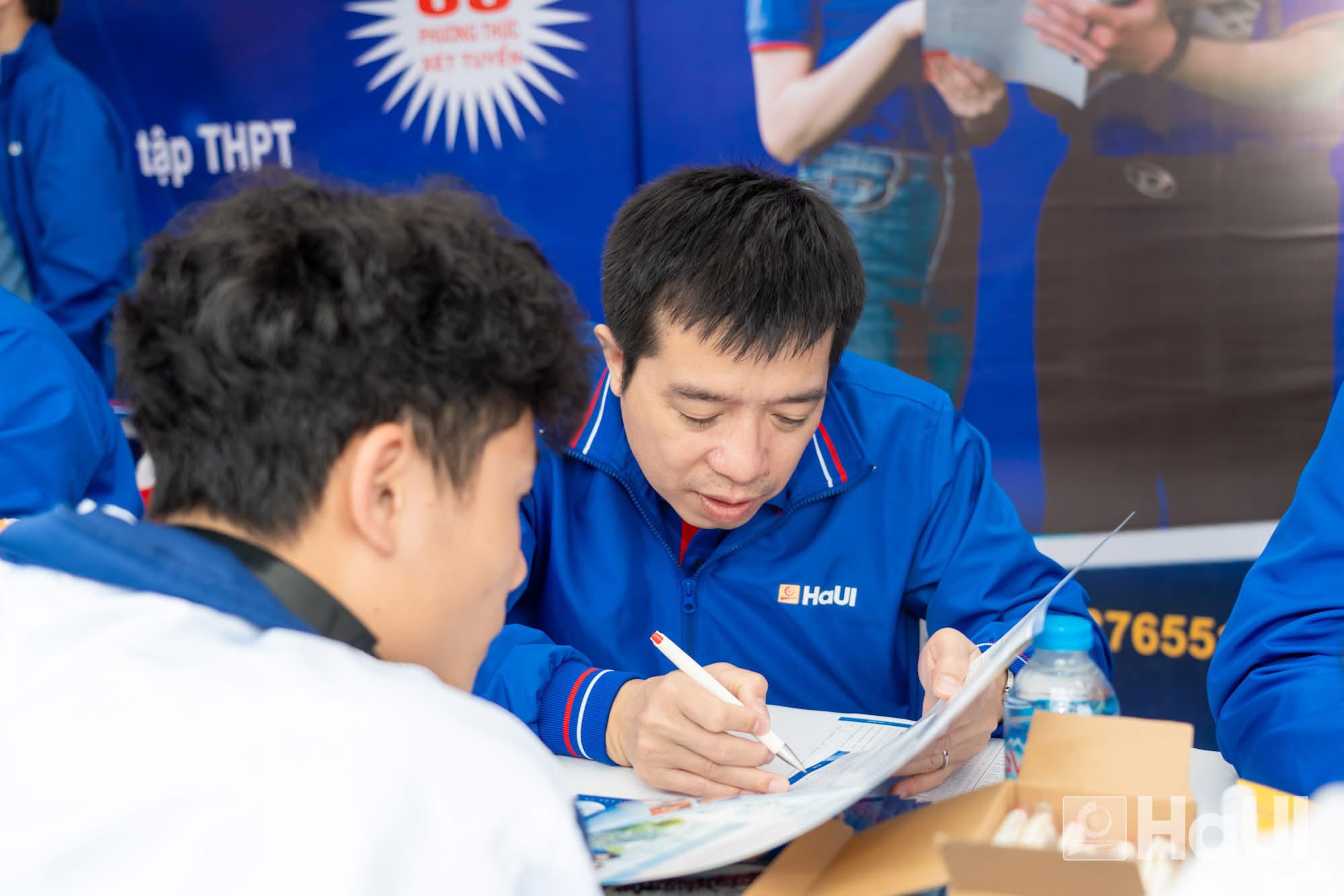 Trường Cơ khí – Ô tô, HaUI đồng hành cùng học sinh tại Nghệ An và Thanh Hóa trong Chương trình tư vấn tuyển sinh 2026