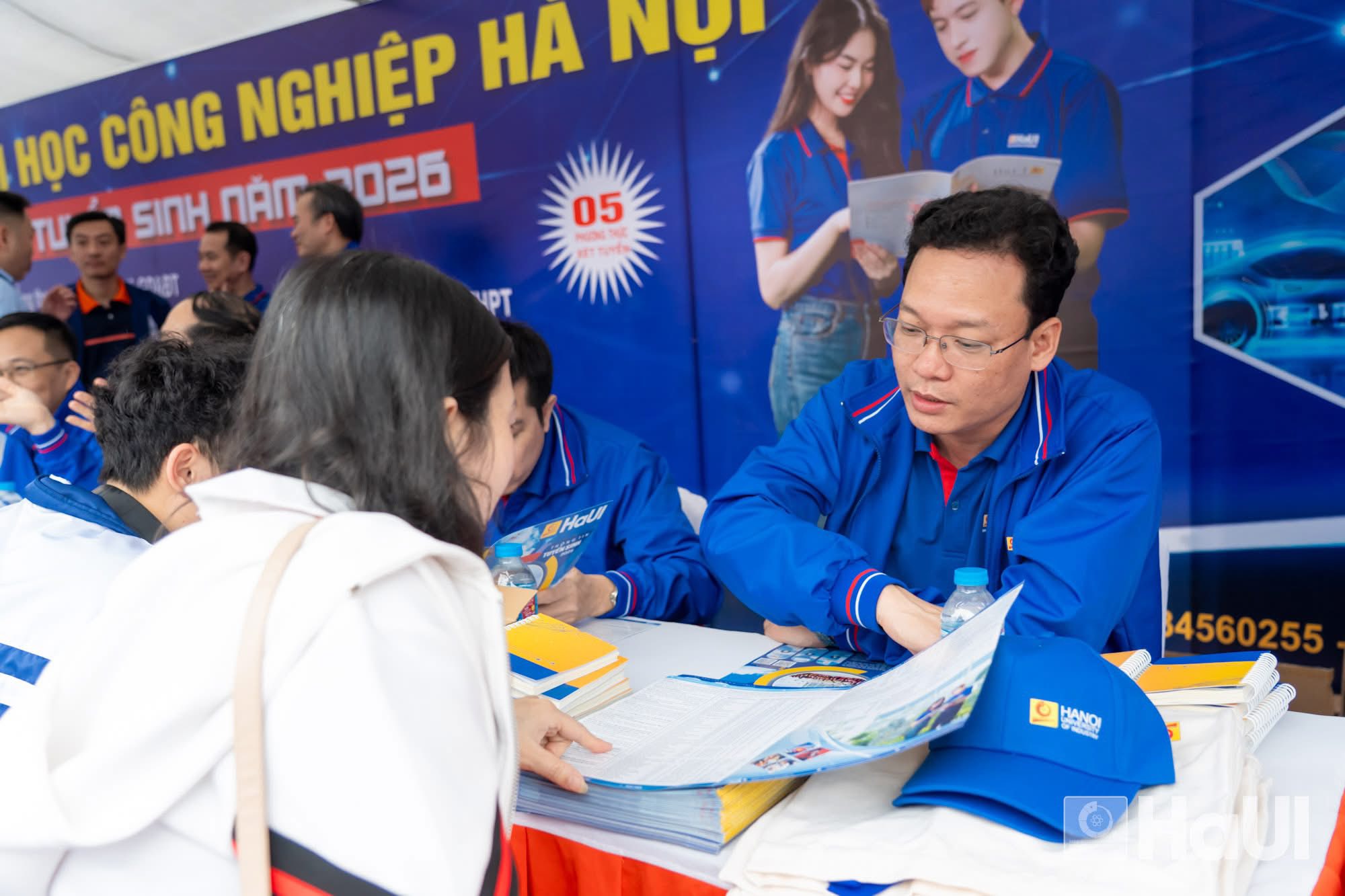 Trường Cơ khí – Ô tô, HaUI đồng hành cùng học sinh tại Nghệ An và Thanh Hóa trong Chương trình tư vấn tuyển sinh 2026