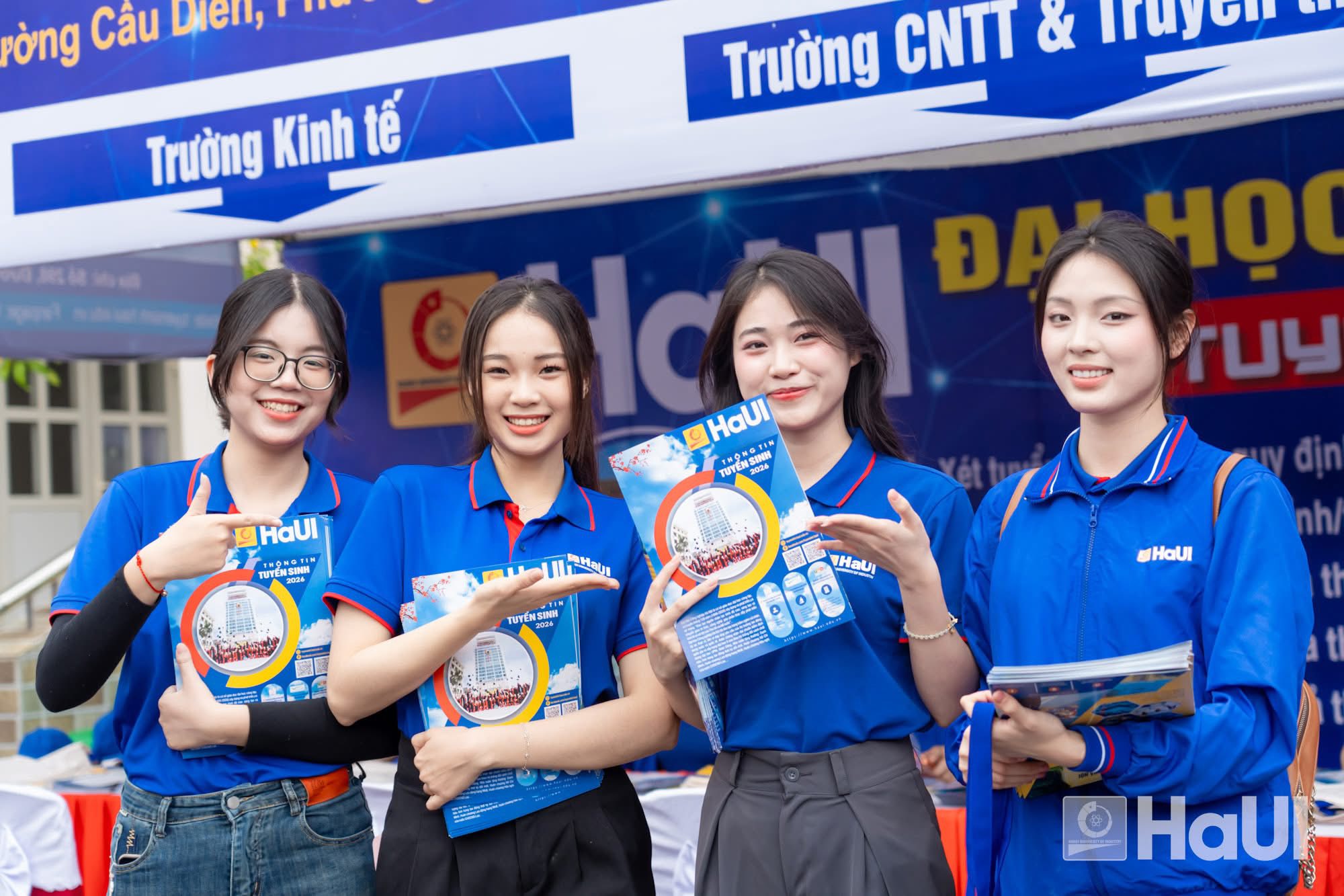 Trường Cơ khí – Ô tô, HaUI đồng hành cùng học sinh tại Nghệ An và Thanh Hóa trong Chương trình tư vấn tuyển sinh 2026
