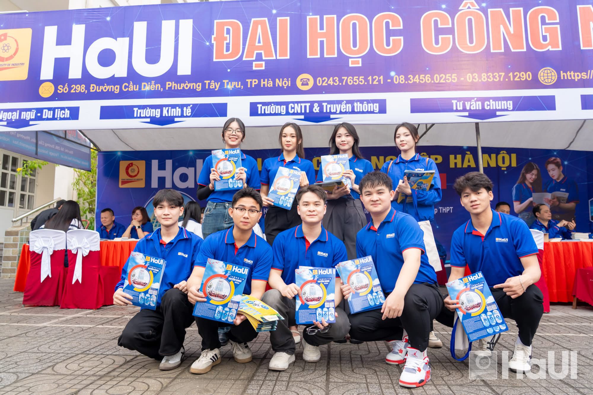 Trường Cơ khí – Ô tô, HaUI đồng hành cùng học sinh tại Nghệ An và Thanh Hóa trong Chương trình tư vấn tuyển sinh 2026