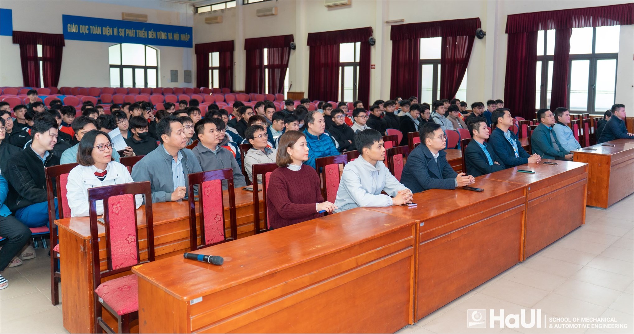 Tập huấn phương pháp nghiên cứu khoa học cho sinh viên Trường Cơ khí – Ô tô năm học 2025-2026