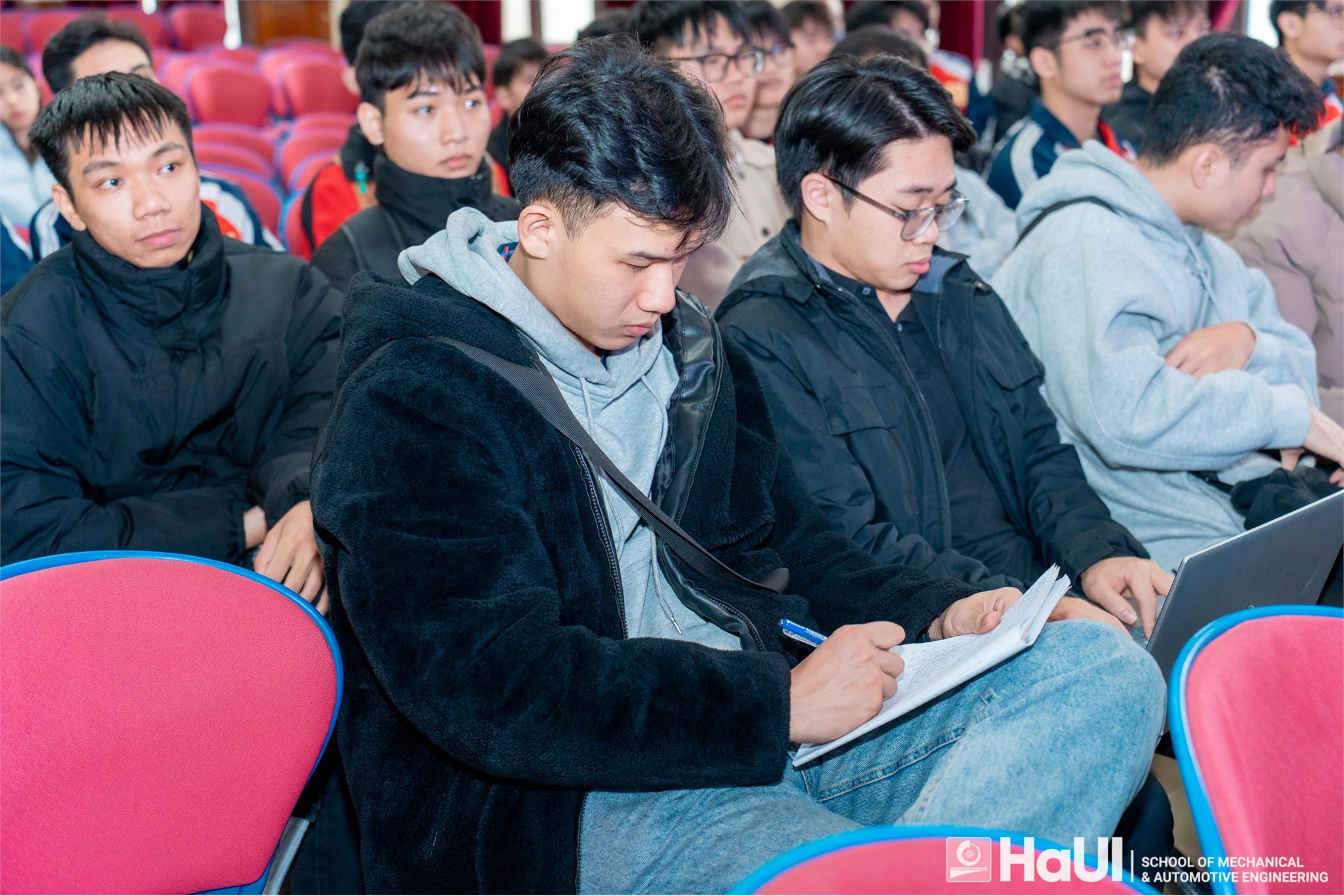 Tập huấn phương pháp nghiên cứu khoa học cho sinh viên Trường Cơ khí – Ô tô năm học 2025-2026