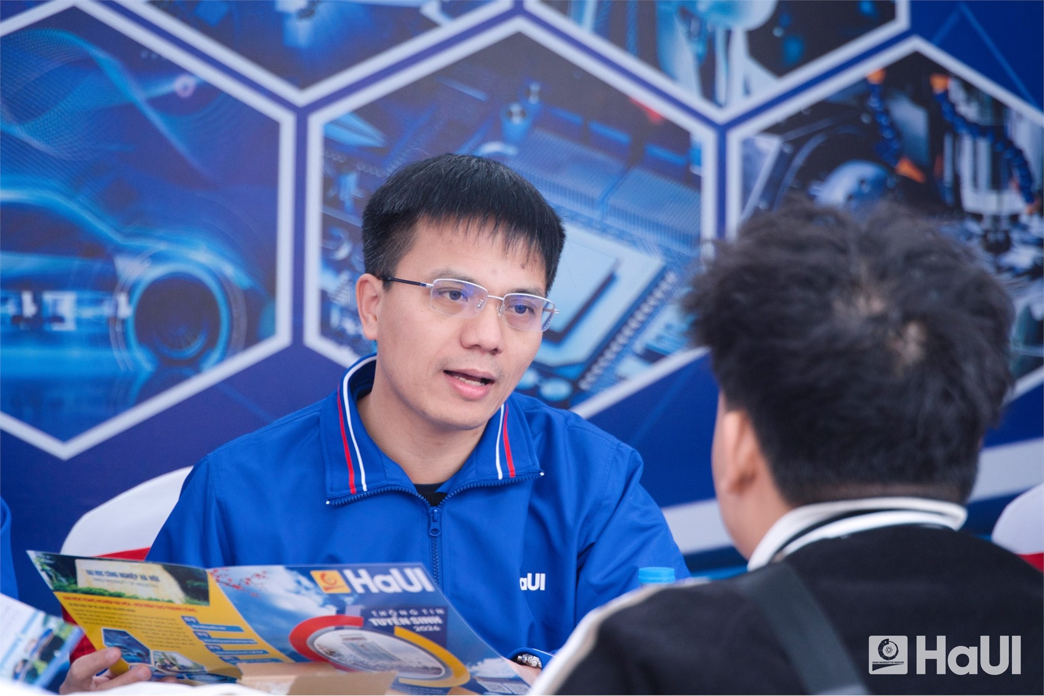 Trường Cơ khí – Ô tô, HaUI tham gia tư vấn tuyển sinh – hướng nghiệp năm 2026 tại Phú Thọ và Ninh Bình