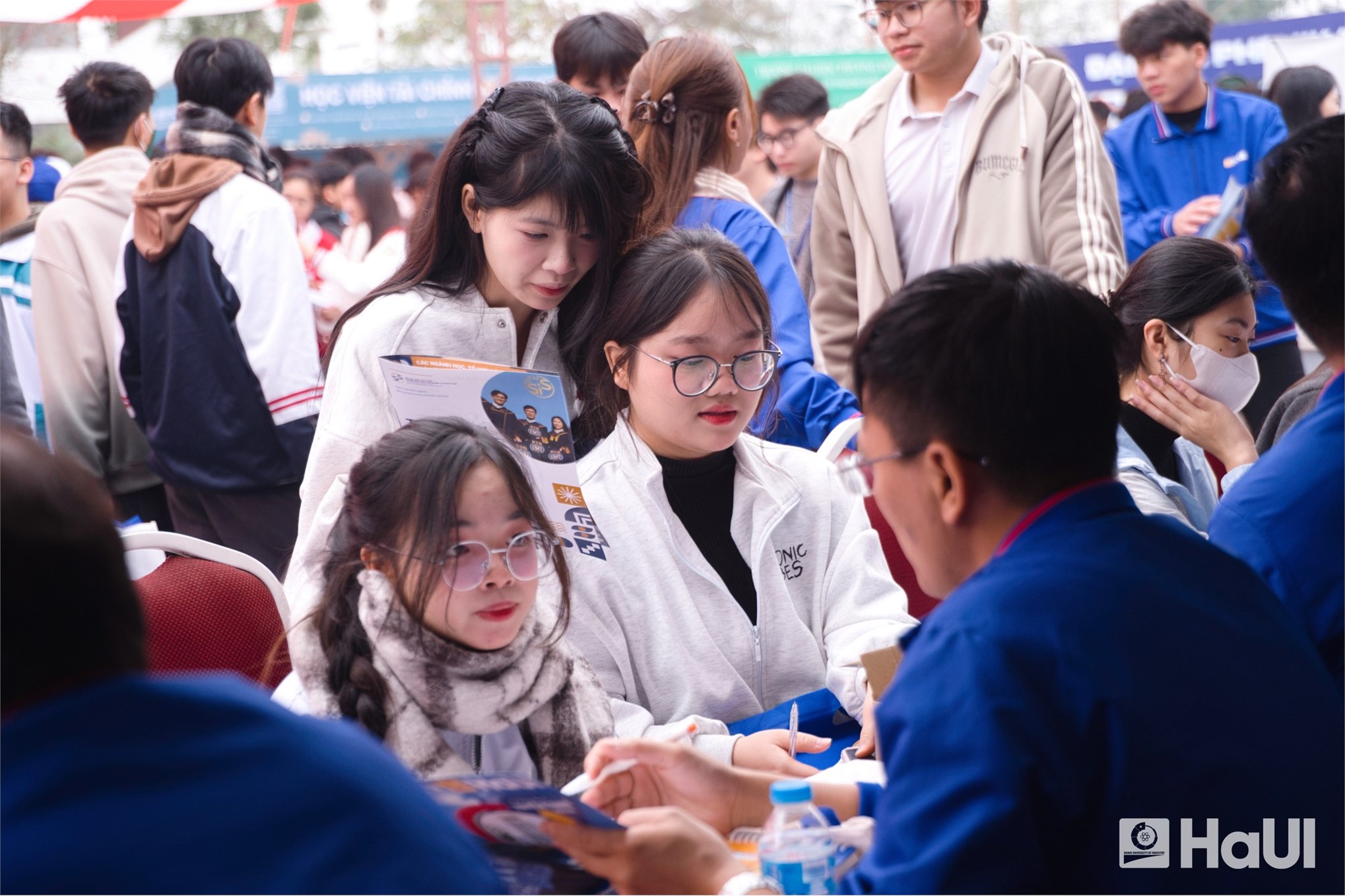 Trường Cơ khí – Ô tô, HaUI tham gia tư vấn tuyển sinh – hướng nghiệp năm 2026 tại Phú Thọ và Ninh Bình