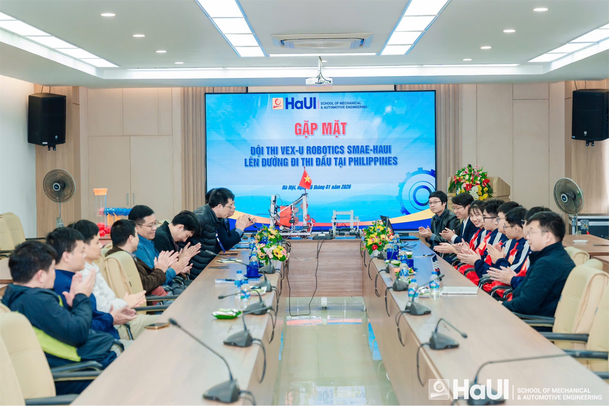 Gặp mặt đội tuyển VEX-U Robotics - Đại học Công nghiệp Hà Nội trước giờ lên đường thi đấu tại Philippines