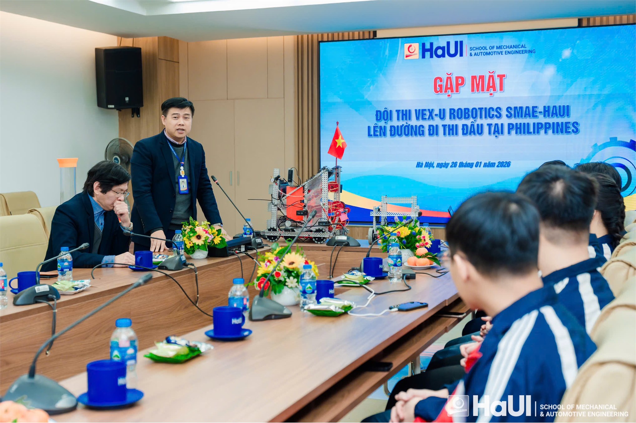 Gặp mặt đội tuyển VEX-U Robotics - Đại học Công nghiệp Hà Nội trước giờ lên đường thi đấu tại Philippines