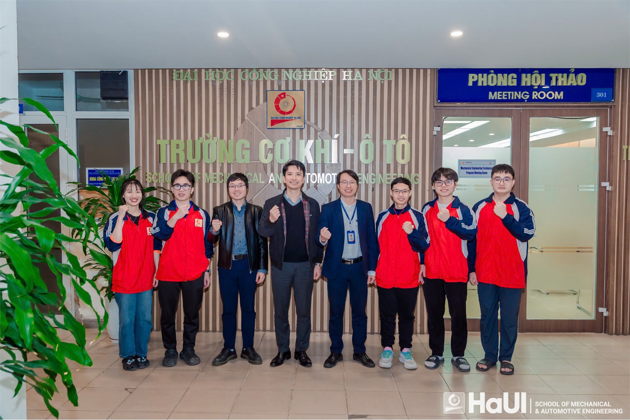 Gặp mặt đội tuyển VEX-U Robotics - Đại học Công nghiệp Hà Nội trước giờ lên đường thi đấu tại Philippines