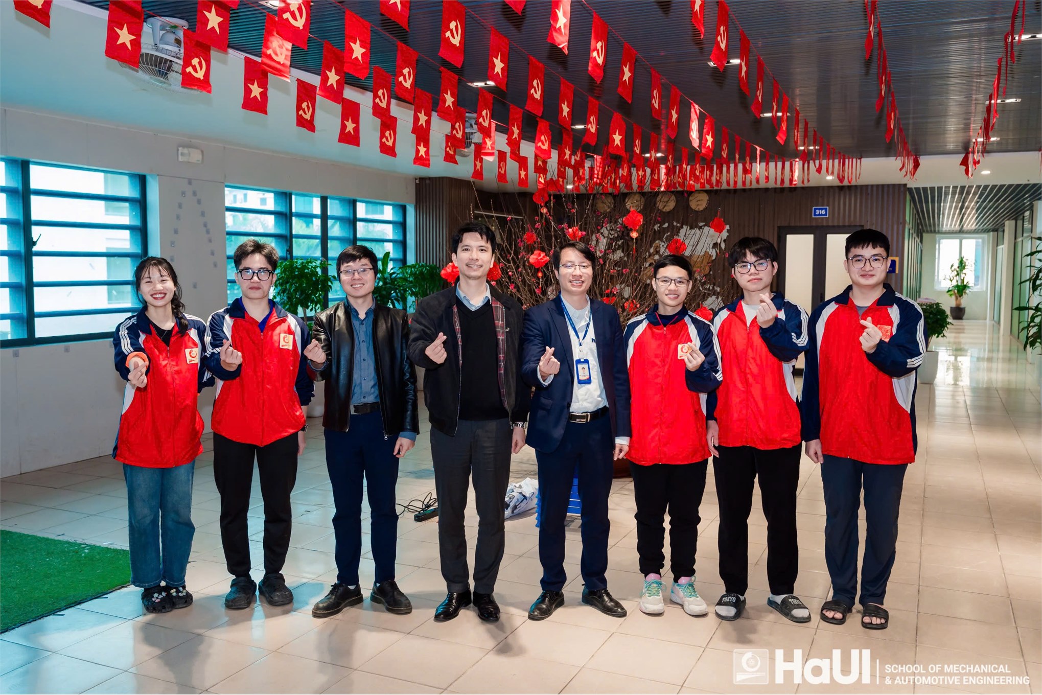 Gặp mặt đội tuyển VEX-U Robotics - Đại học Công nghiệp Hà Nội trước giờ lên đường thi đấu tại Philippines