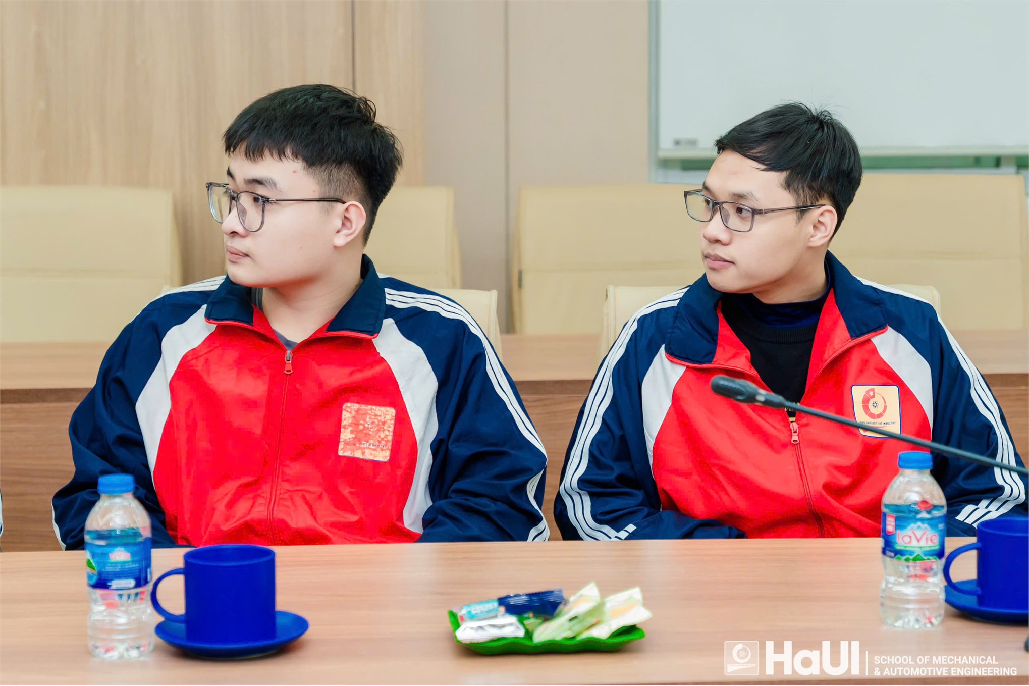 Gặp mặt đội tuyển VEX-U Robotics - Đại học Công nghiệp Hà Nội trước giờ lên đường thi đấu tại Philippines