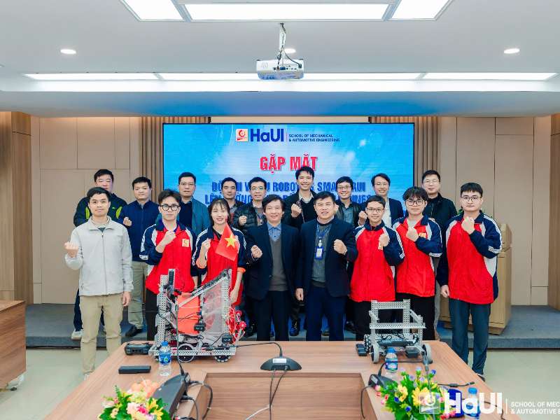 Gặp mặt đội tuyển VEX-U Robotics - Đại học Công nghiệp Hà Nội trước giờ lên đường thi đấu tại Philippines