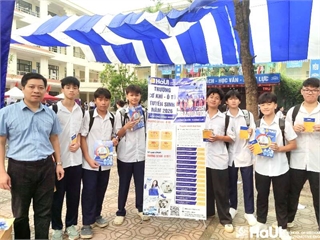 Trường Cơ khí – Ô tô, HaUI tư vấn tuyển sinh chuyên sâu tại THPT Đại Mỗ, định hướng tương lai cùng khối ngành công nghệ, kỹ thuật