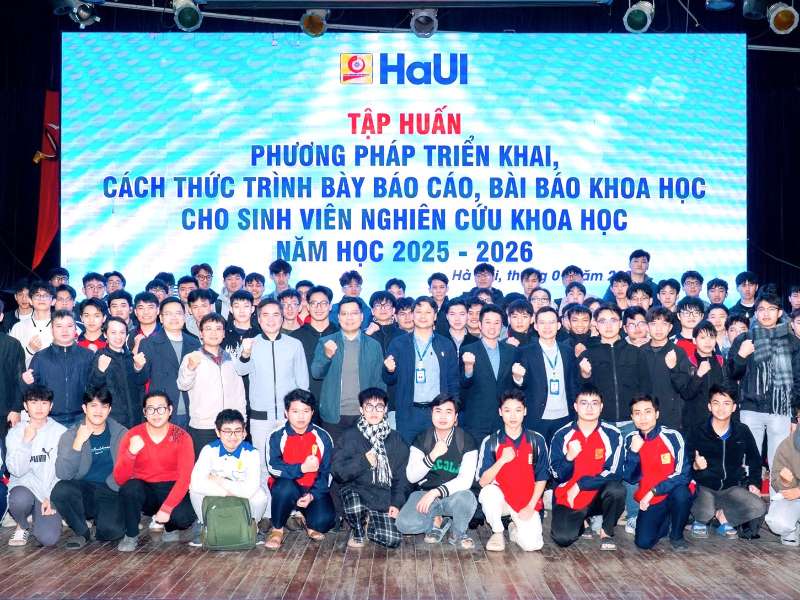 Tập huấn phương pháp nghiên cứu khoa học cho sinh viên Trường Cơ khí – Ô tô năm học 2025-2026