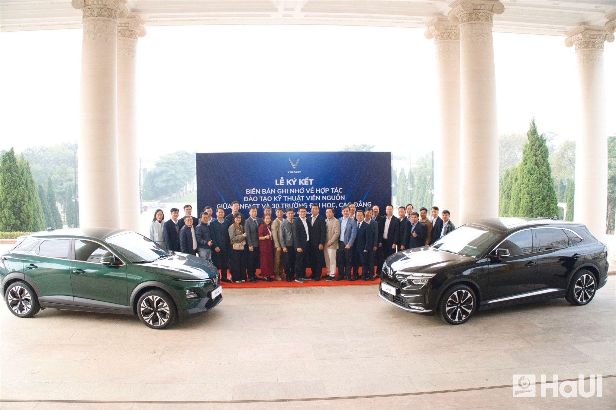 HaUI and VinFast collaborate on technology transfer: School of Mechanical and Automotive Engineering prepares to receive VF7 and VF9 electric vehicles for training and scientific research