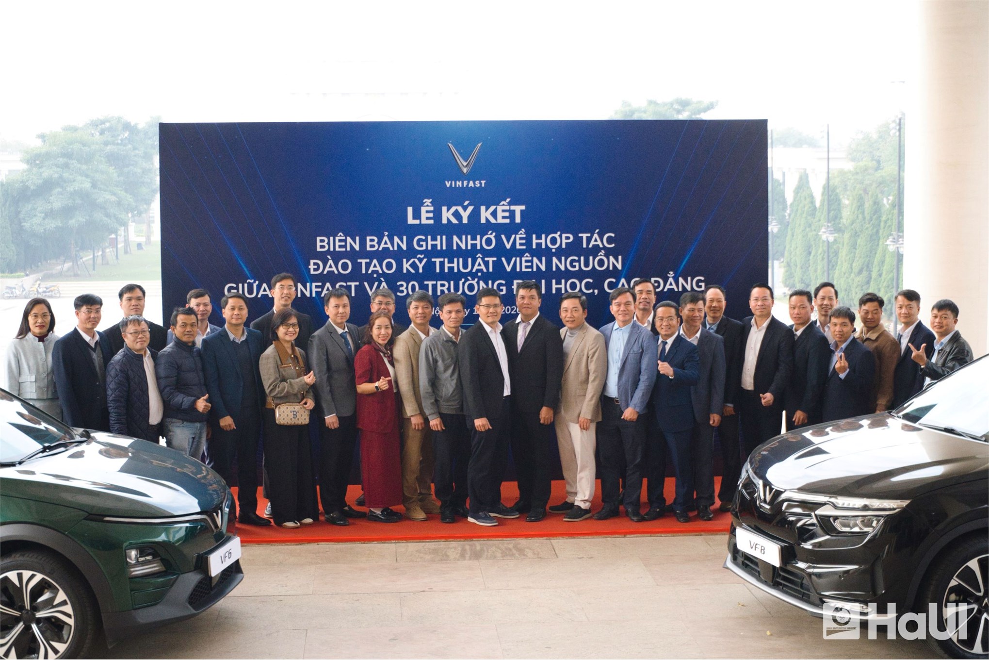 HaUI and VinFast collaborate on technology transfer: School of Mechanical and Automotive Engineering prepares to receive VF7 and VF9 electric vehicles for training and scientific research