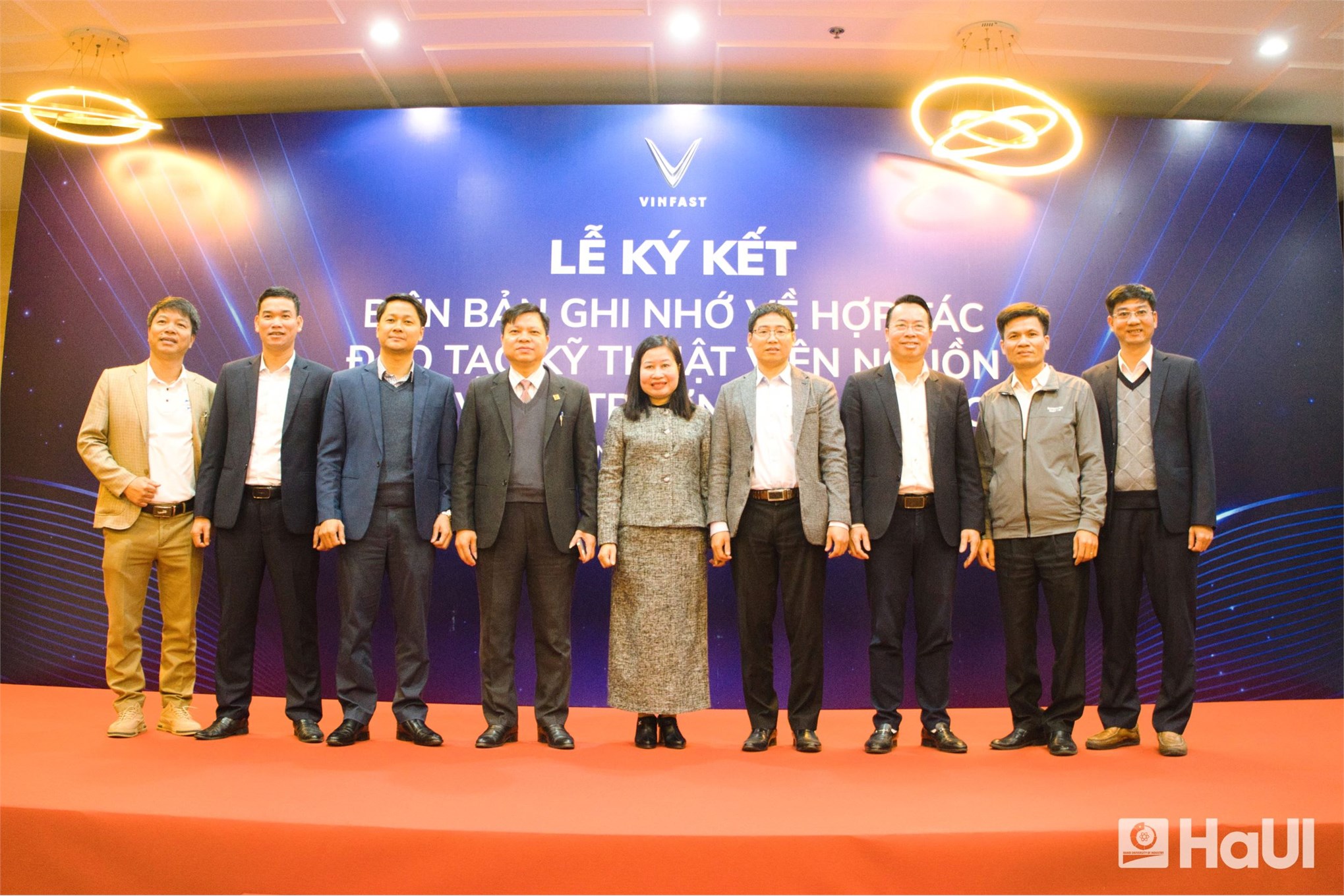 HaUI and VinFast collaborate on technology transfer: School of Mechanical and Automotive Engineering prepares to receive VF7 and VF9 electric vehicles for training and scientific research