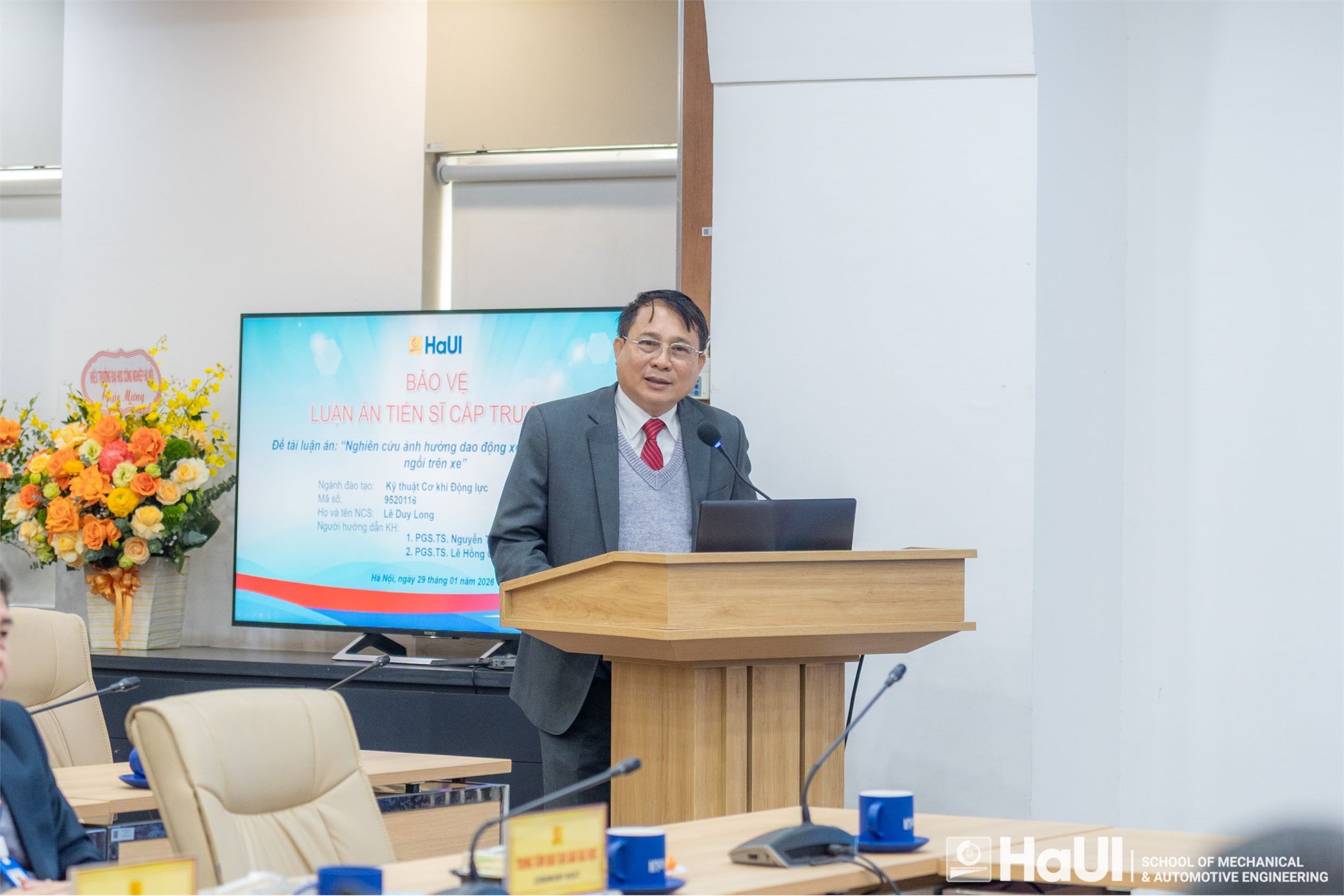 NCS Lê Duy Long bảo vệ thành công luận án tiến sĩ cấp trường