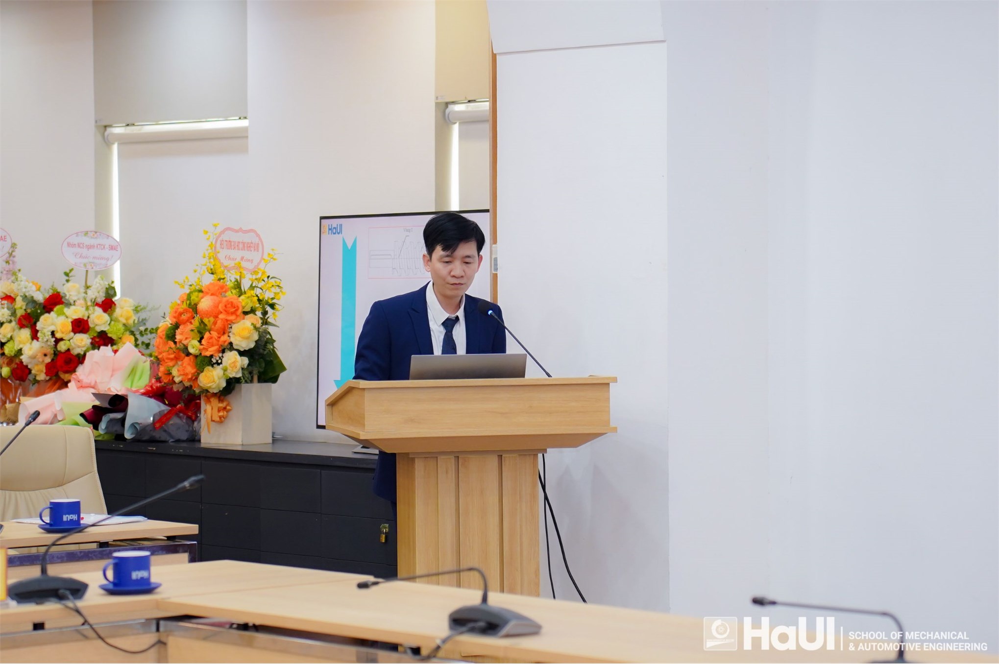 Nghiên cứu sinh Nguyễn Hồng Tiến – Ngành Kỹ thuật Cơ khí bảo vệ thành công Luận án Tiến sĩ