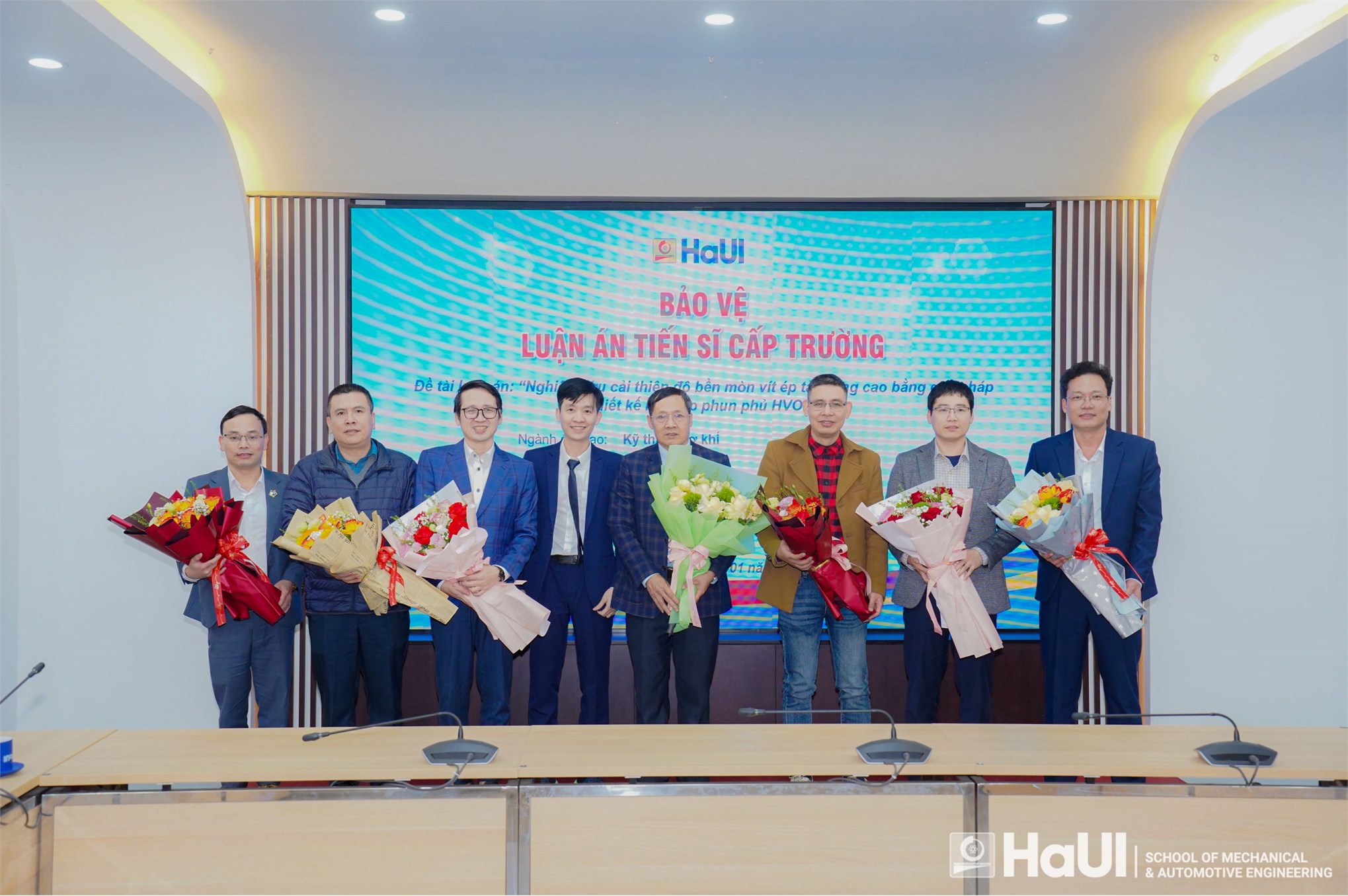 Nghiên cứu sinh Nguyễn Hồng Tiến – Ngành Kỹ thuật Cơ khí bảo vệ thành công Luận án Tiến sĩ