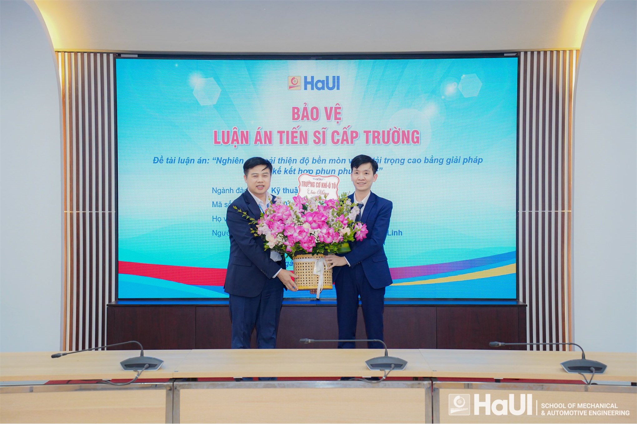 Nghiên cứu sinh Nguyễn Hồng Tiến – Ngành Kỹ thuật Cơ khí bảo vệ thành công Luận án Tiến sĩ