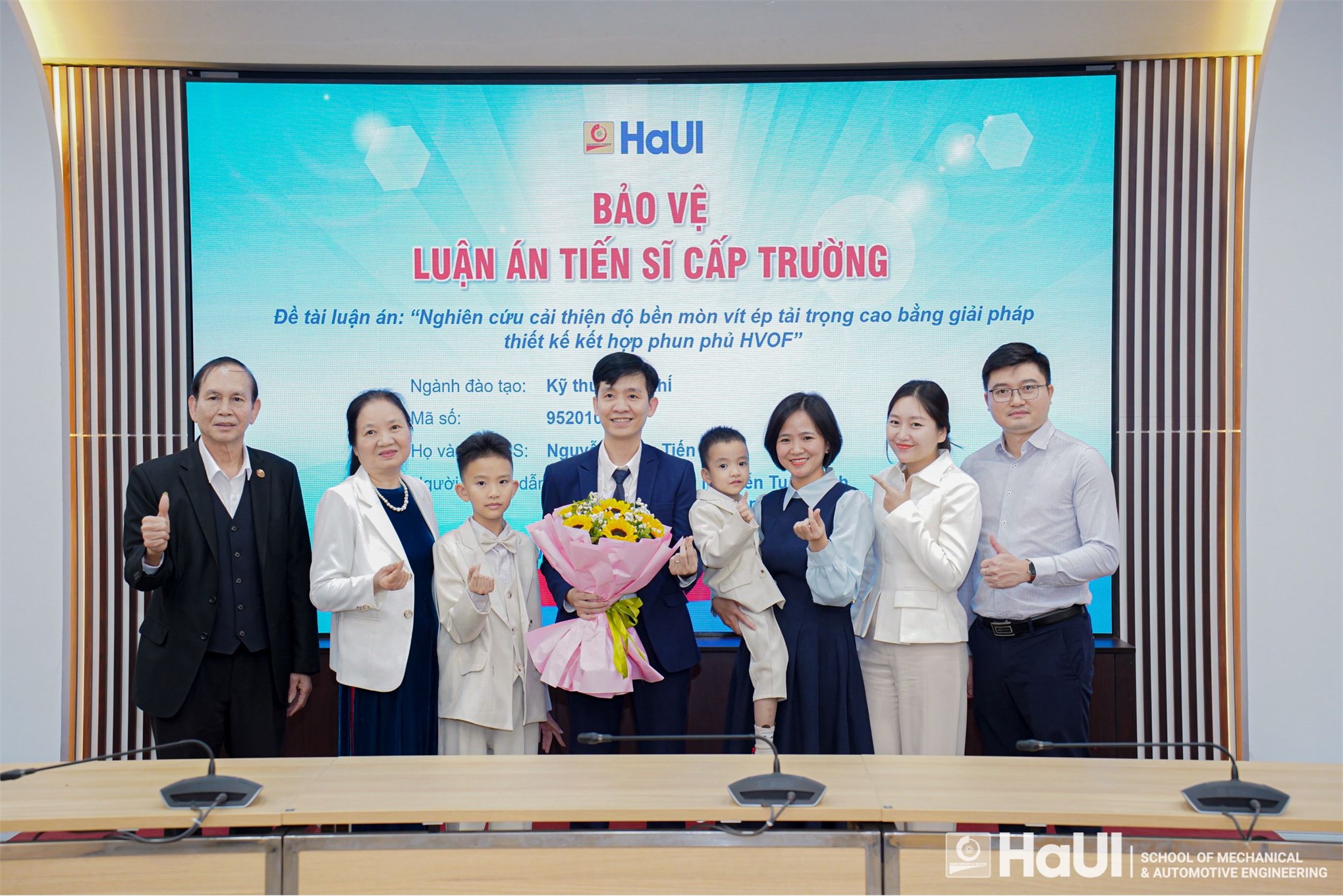 Nghiên cứu sinh Nguyễn Hồng Tiến – Ngành Kỹ thuật Cơ khí bảo vệ thành công Luận án Tiến sĩ