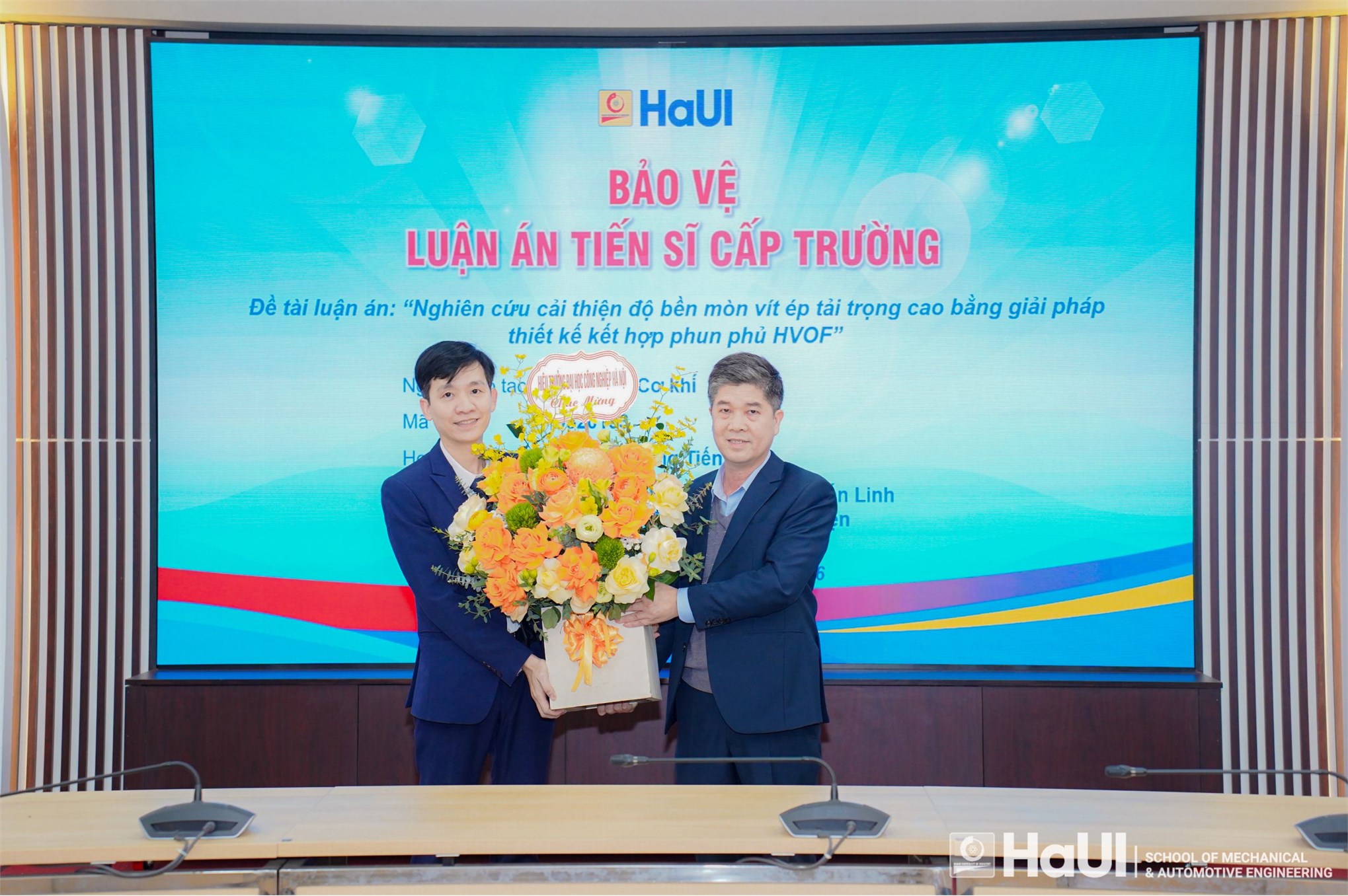 Nghiên cứu sinh Nguyễn Hồng Tiến – Ngành Kỹ thuật Cơ khí bảo vệ thành công Luận án Tiến sĩ