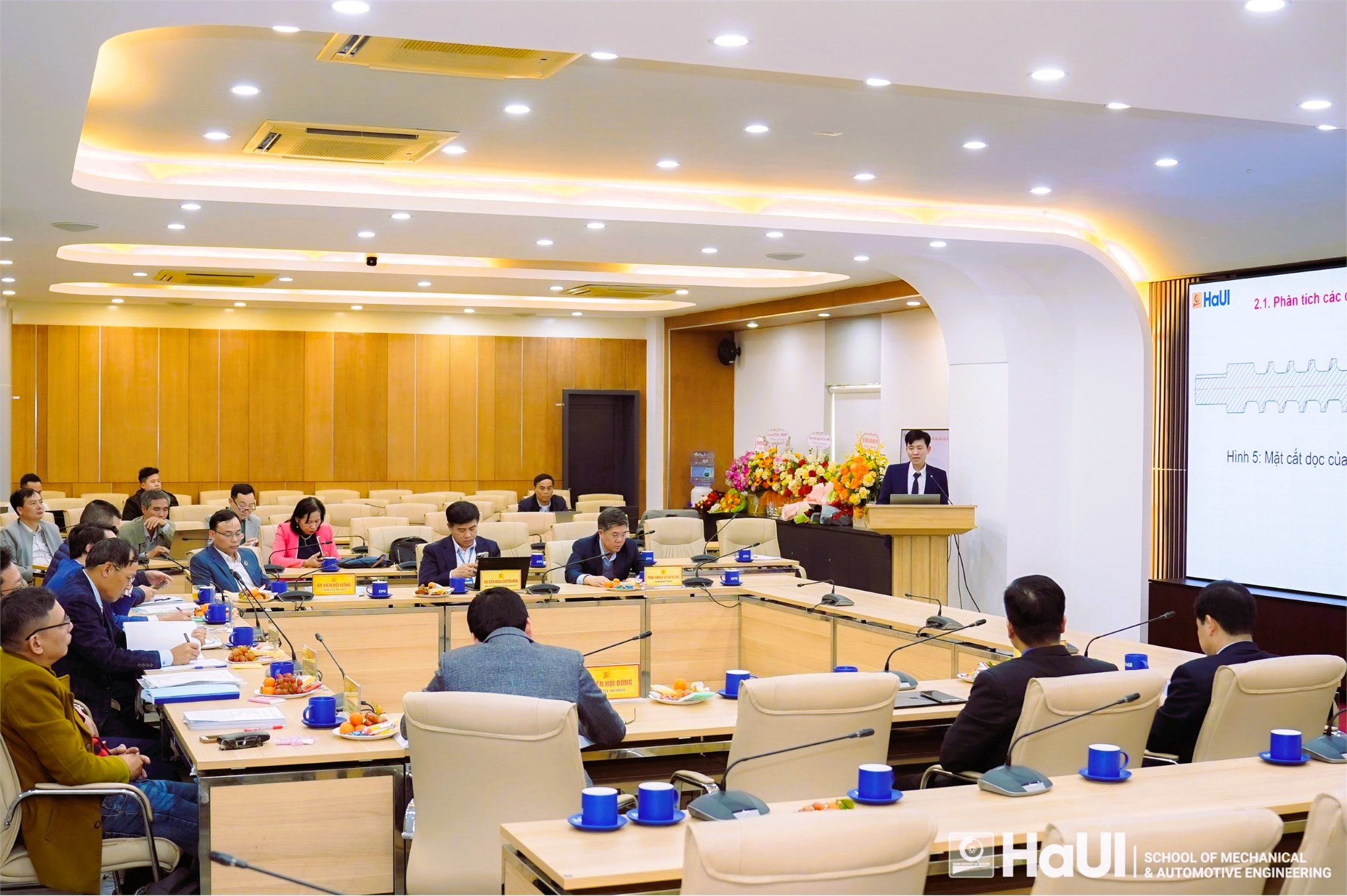 Nghiên cứu sinh Nguyễn Hồng Tiến – Ngành Kỹ thuật Cơ khí bảo vệ thành công Luận án Tiến sĩ