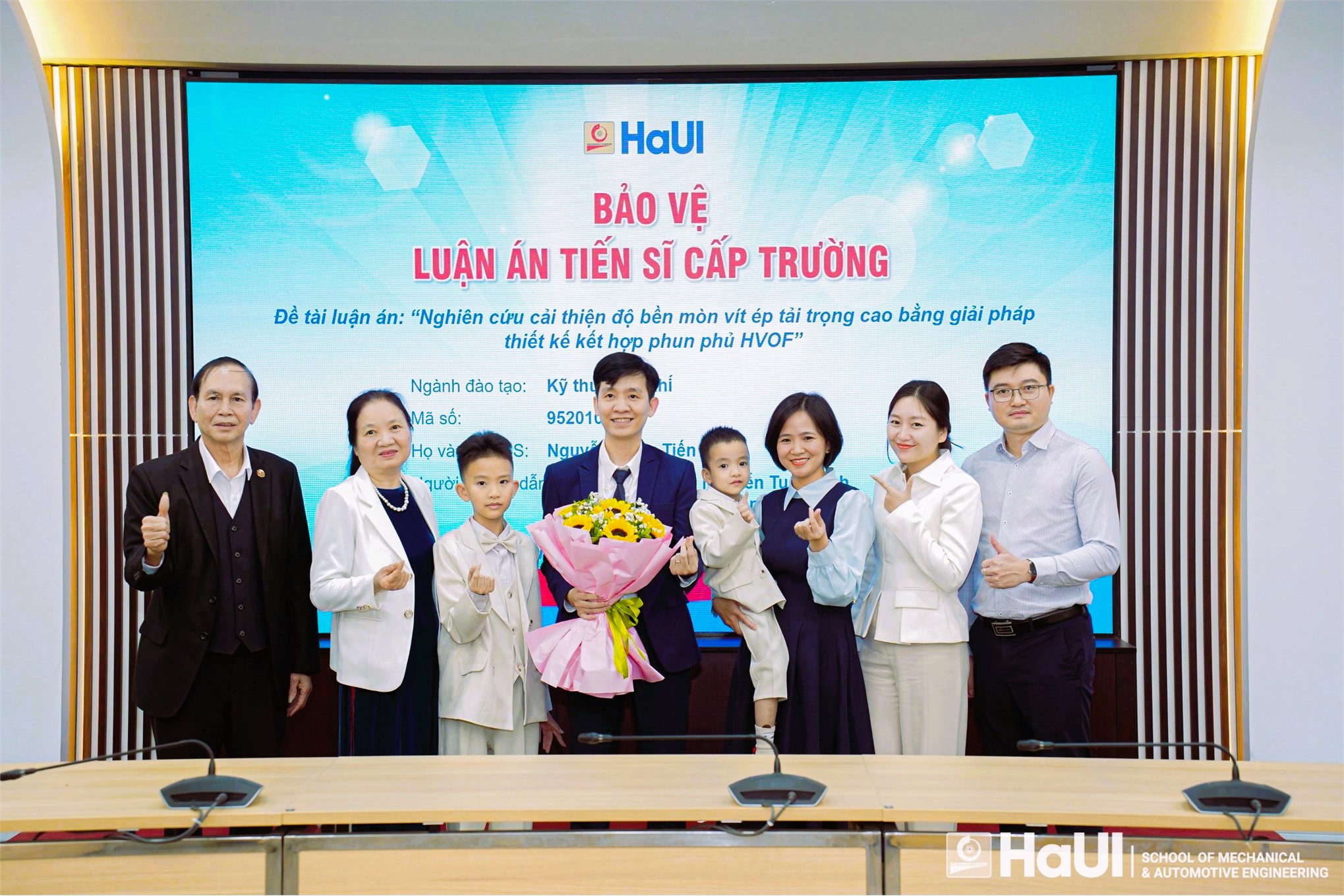 Nghiên cứu sinh Nguyễn Hồng Tiến – Ngành Kỹ thuật Cơ khí bảo vệ thành công Luận án Tiến sĩ