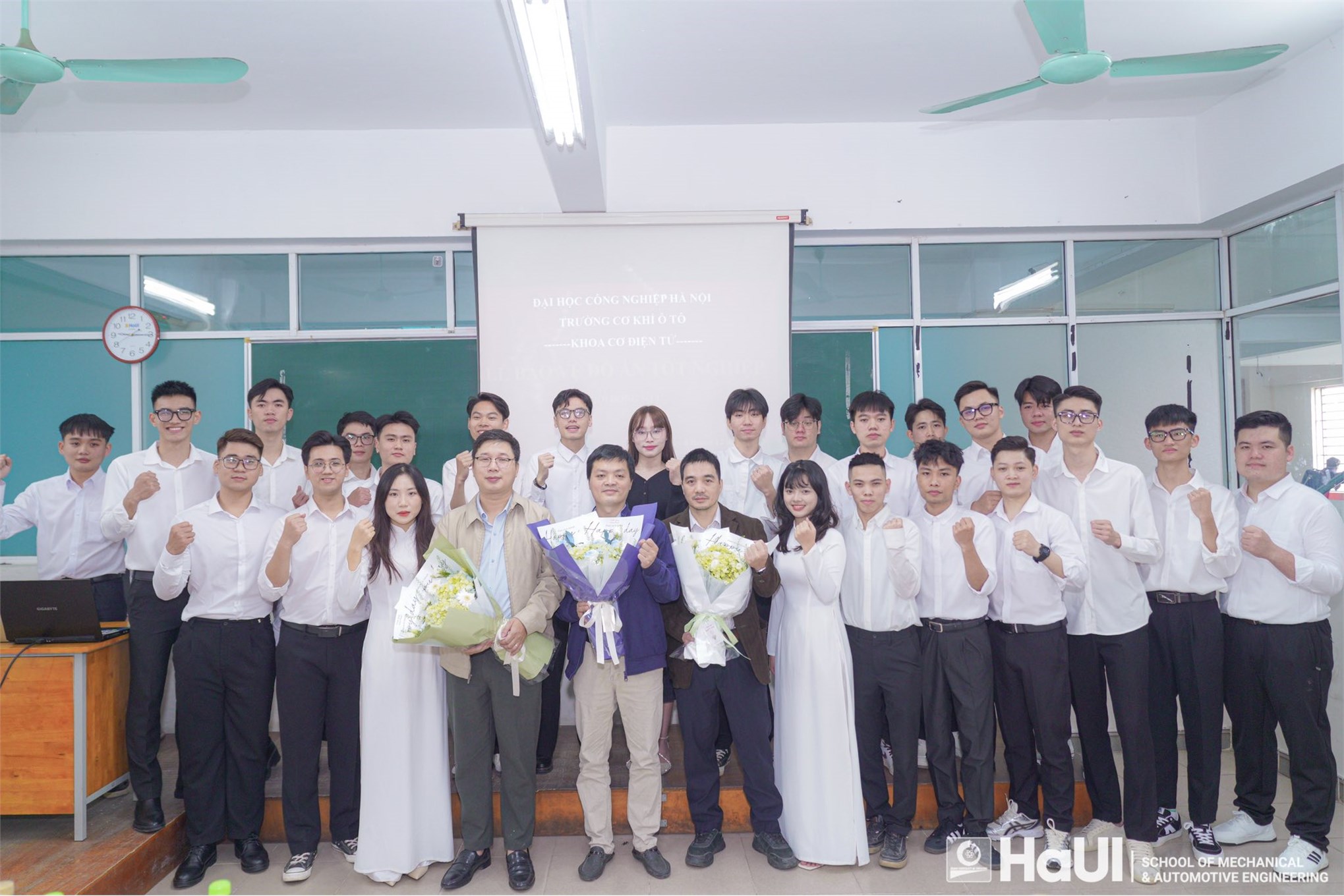 Ba nữ sinh Trường Cơ khí – Ô tô tốt nghiệp sớm với tấm bằng loại Giỏi: Dấu ấn bản lĩnh của những bông hồng kỹ thuật