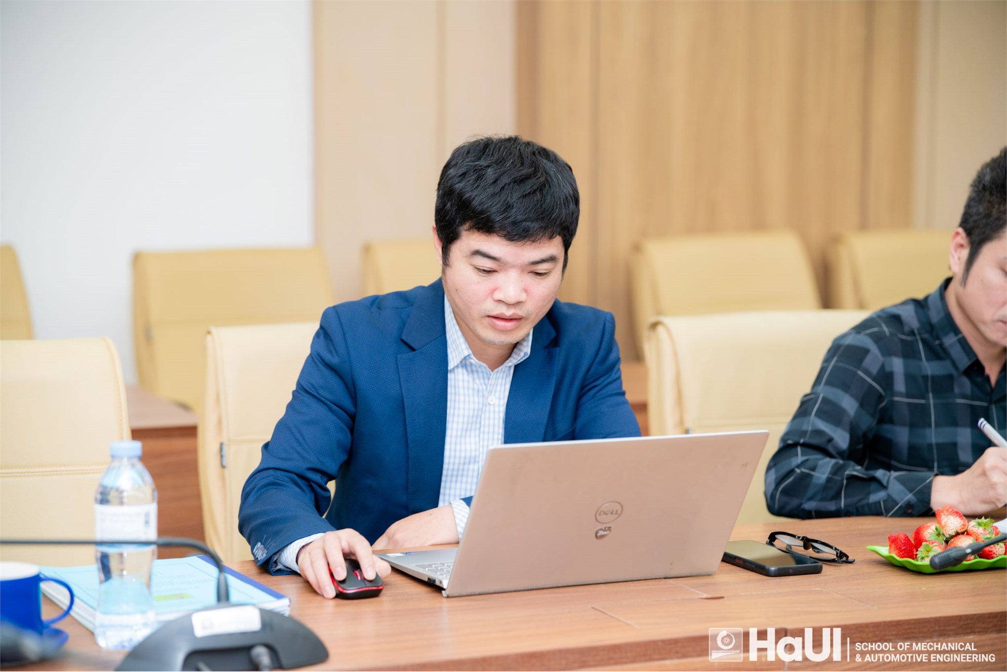 Nghiệm thu cấp cơ sở đề tài nghiên cứu khoa học cấp trường về vỏ compozit cấu trúc phỏng sinh học tích hợp lớp áp điện