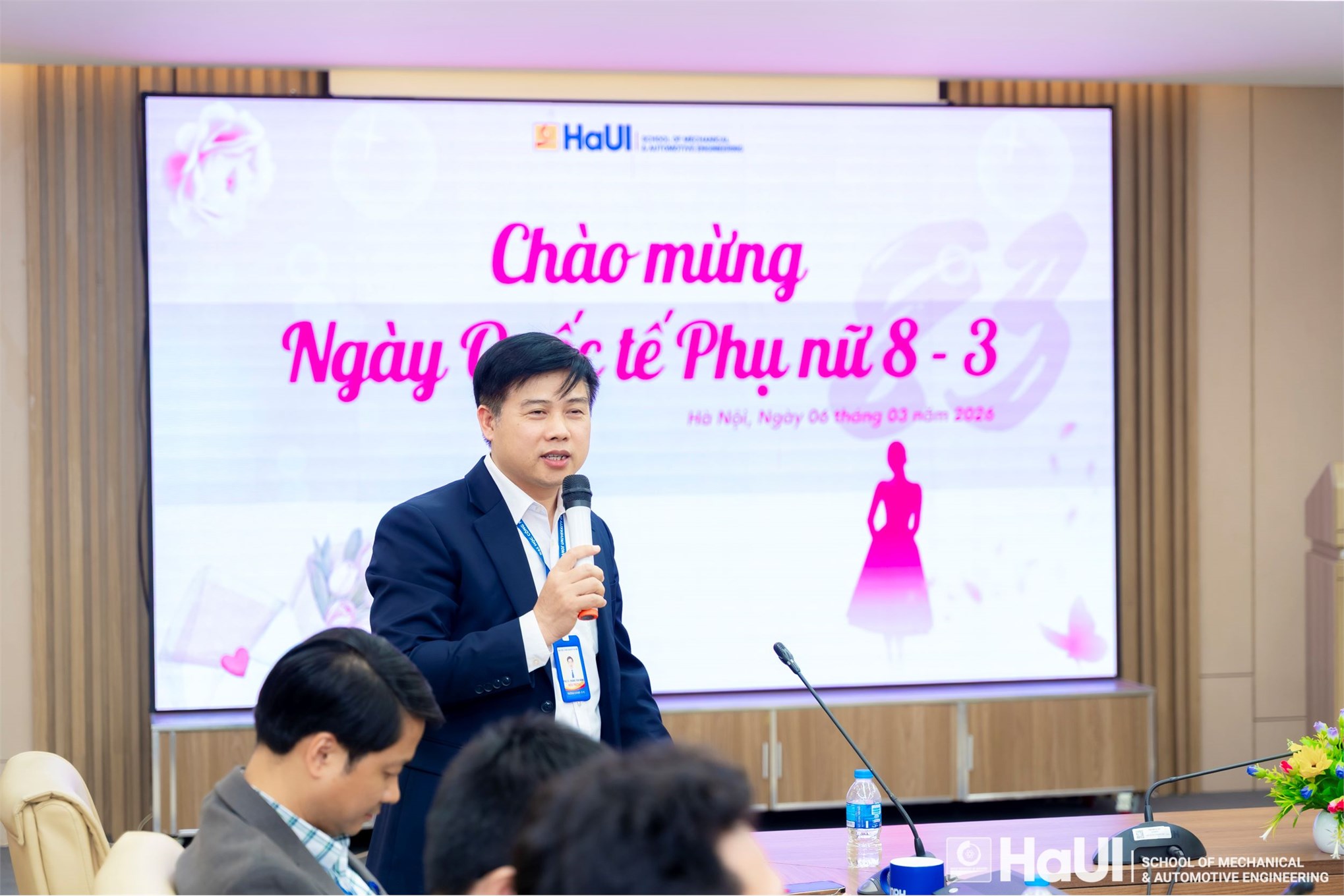 Phái đẹp Trường Cơ khí – Ô tô rạng rỡ, bản lĩnh trong các hoạt động chào mừng 8/3