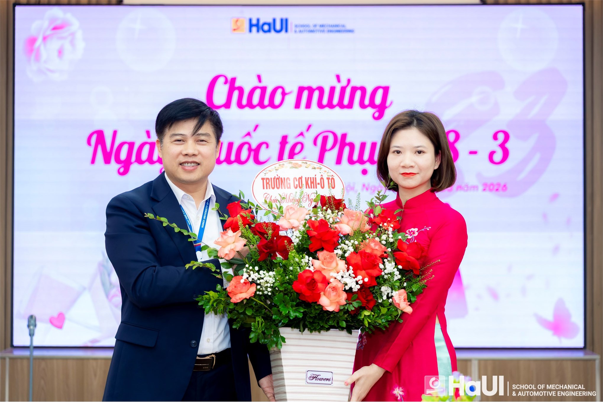 Phái đẹp Trường Cơ khí – Ô tô rạng rỡ, bản lĩnh trong các hoạt động chào mừng 8/3