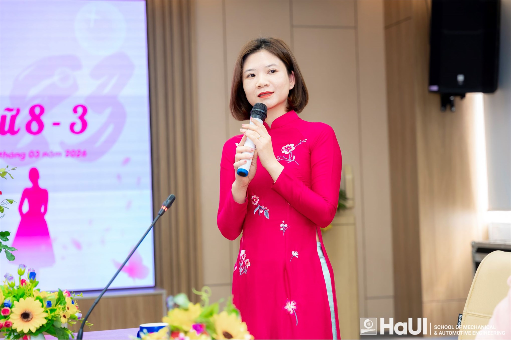 Phái đẹp Trường Cơ khí – Ô tô rạng rỡ, bản lĩnh trong các hoạt động chào mừng 8/3